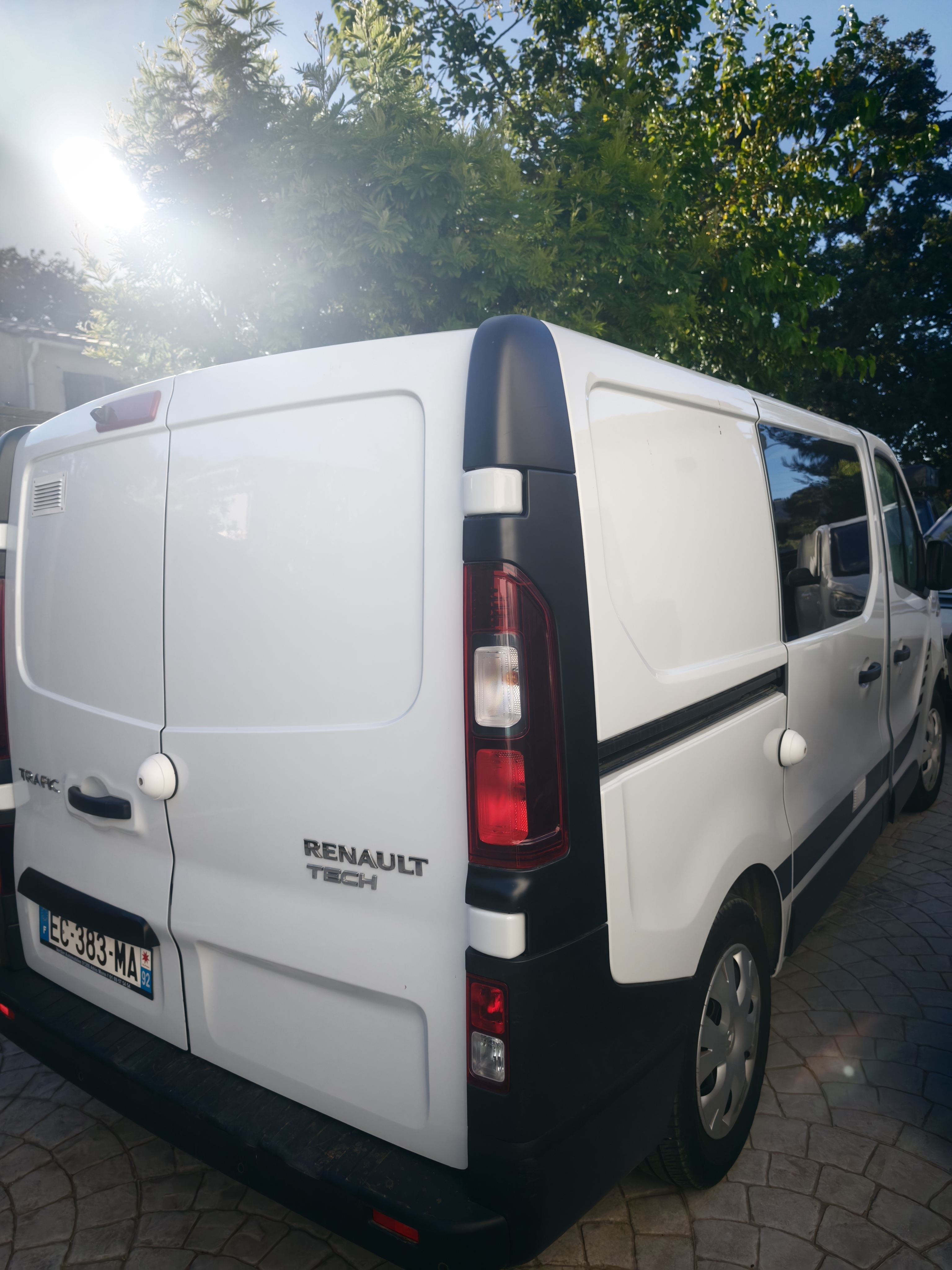 camping-car TRAFIC   extérieur / arrière