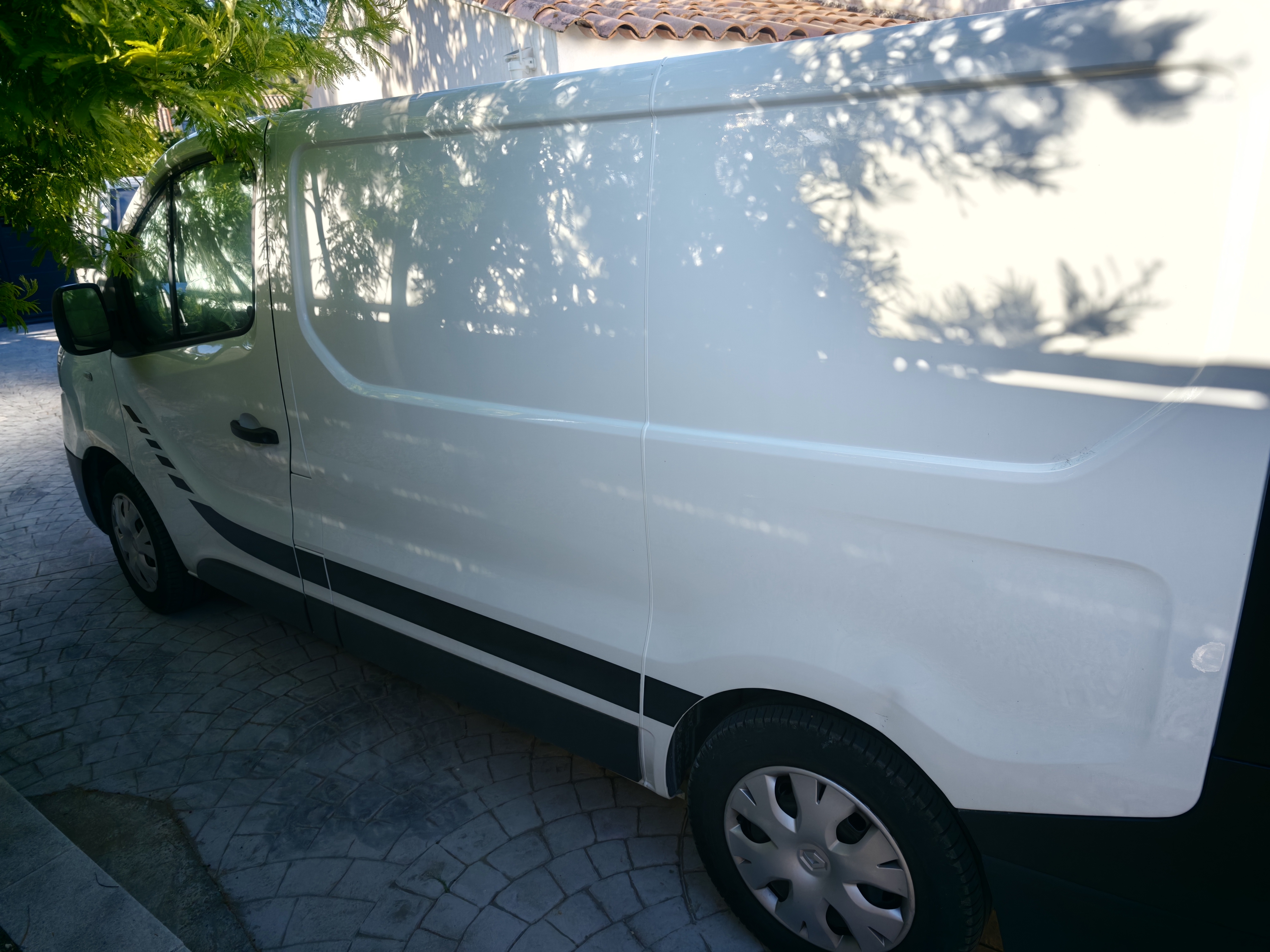 camping-car TRAFIC   extérieur / latéral droit