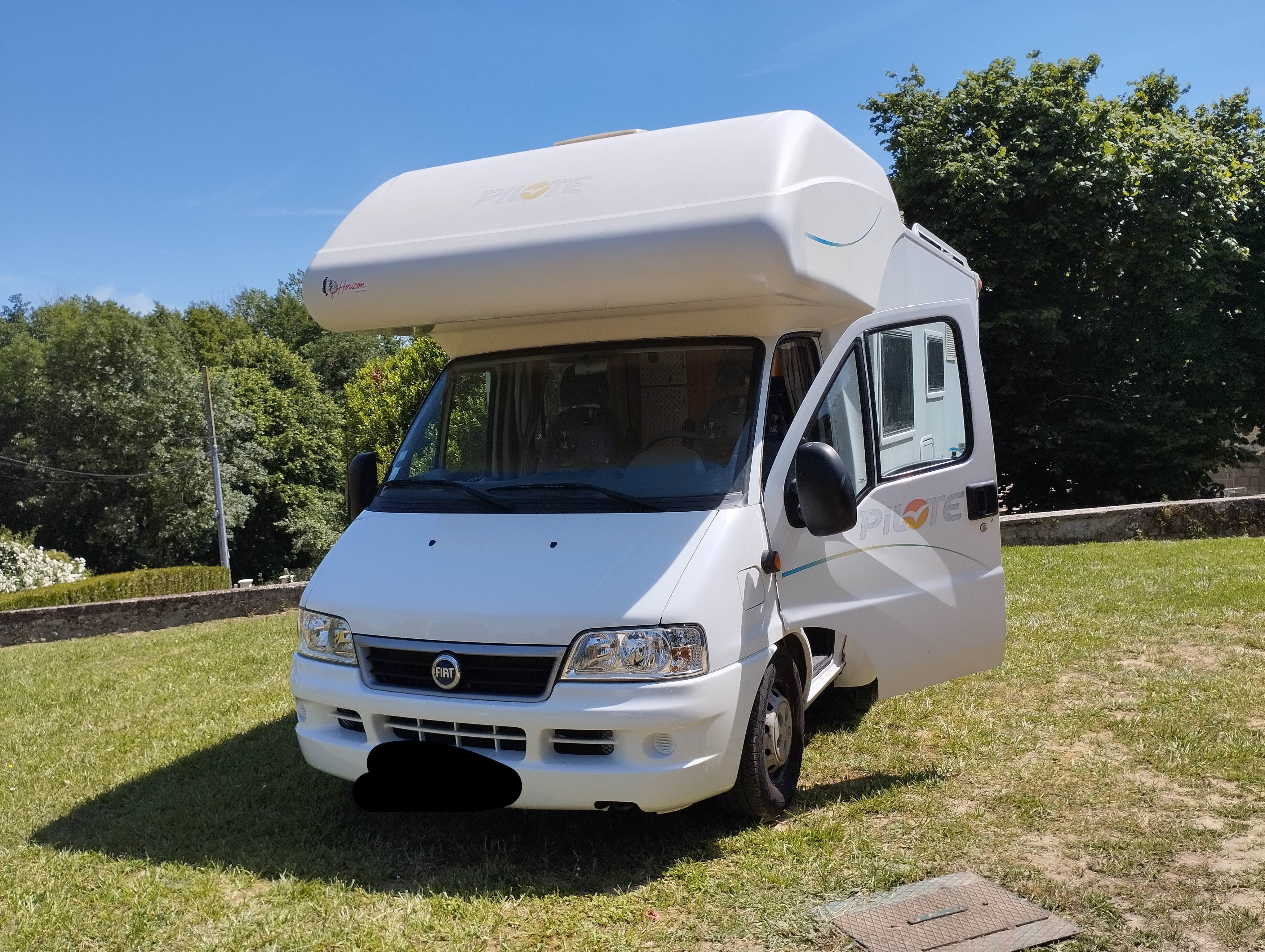 camping-car PILOTE AVENTURA A650TYG  extérieur / face avant