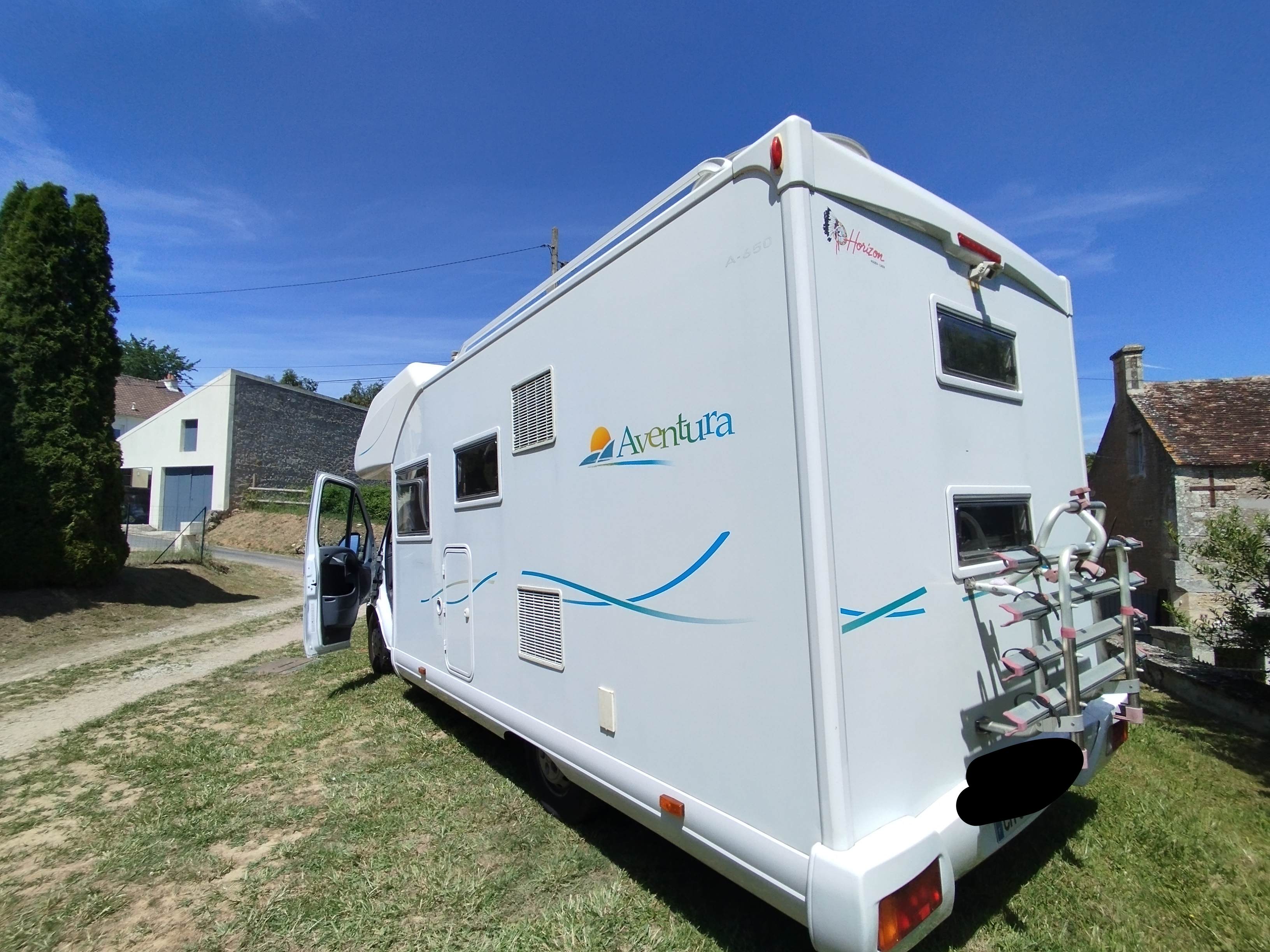 camping-car PILOTE AVENTURA A650TYG  extérieur / latéral gauche