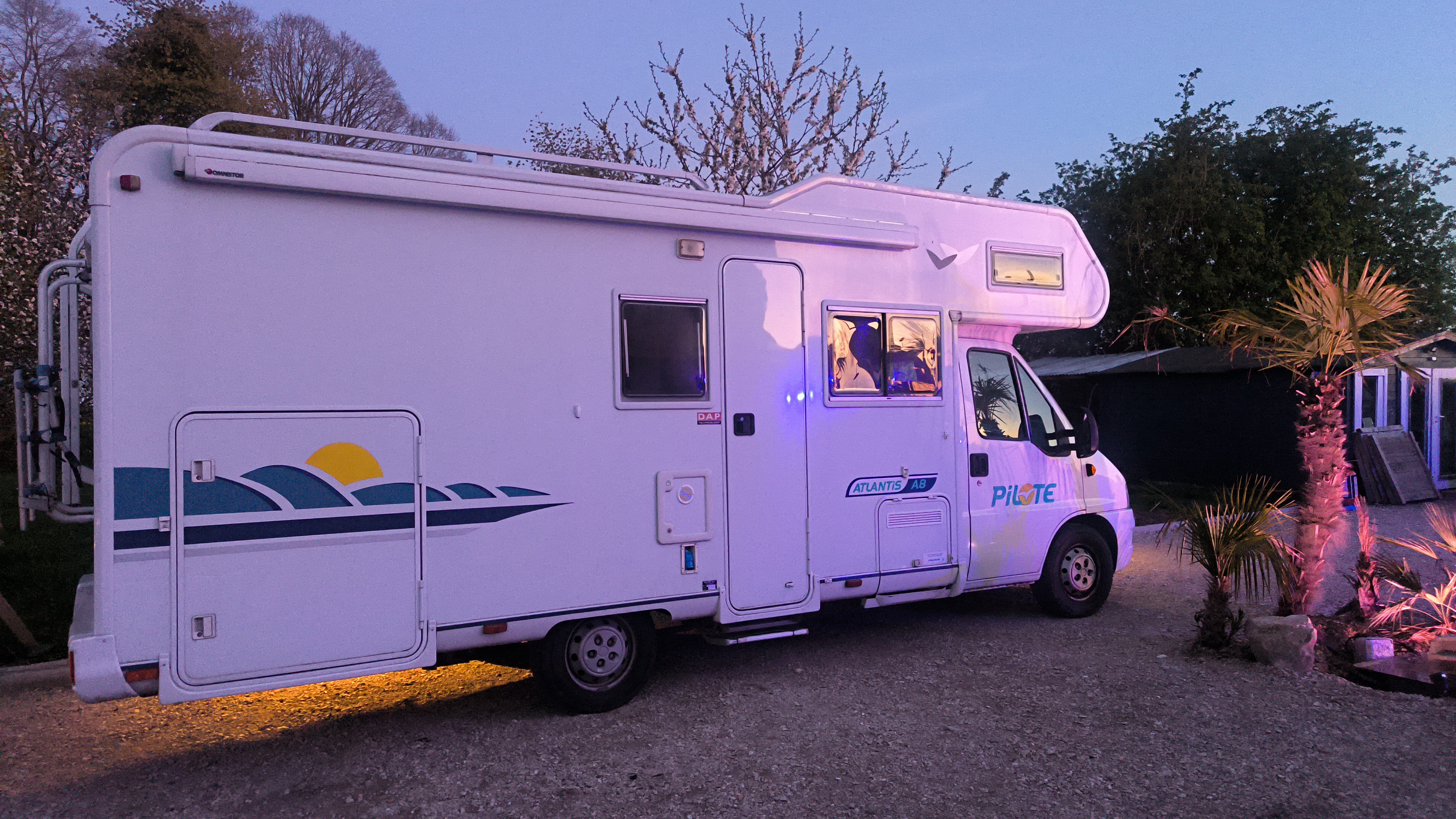 camping-car ATLANTIS A8  extérieur / arrière