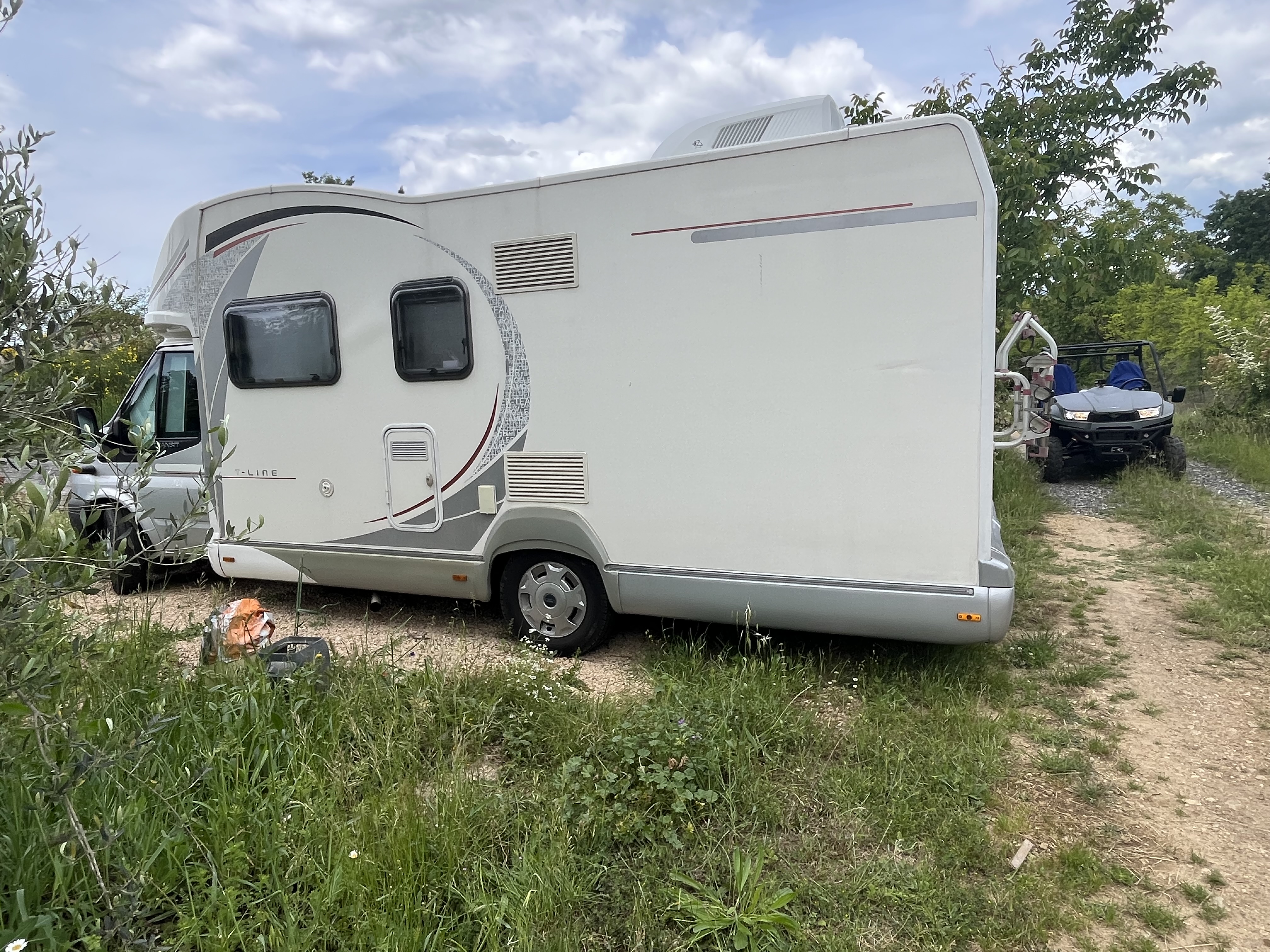 camping-car ROLLER TEAM T-LINE  extérieur / latéral gauche