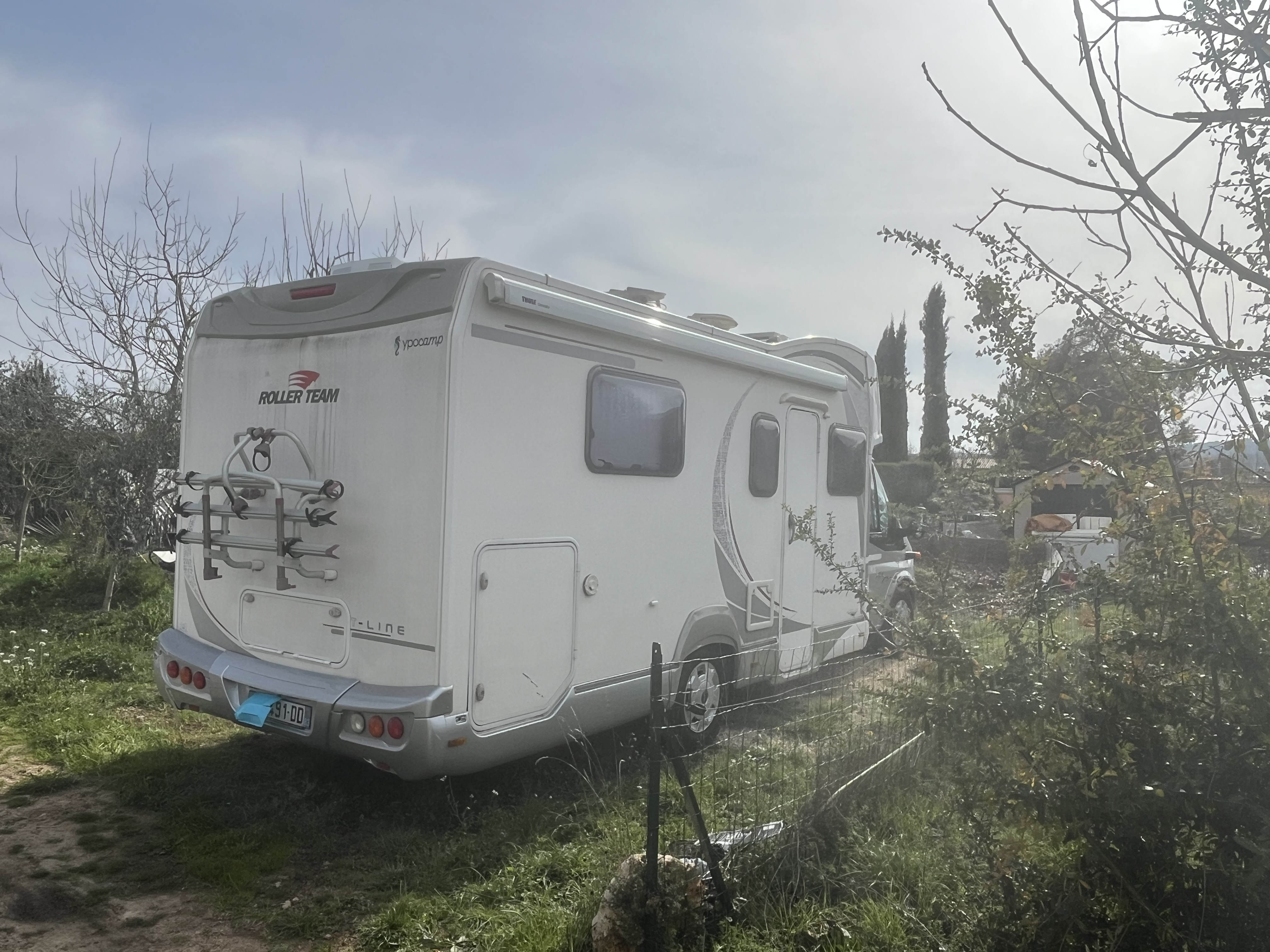 camping-car ROLLER TEAM T-LINE  extérieur / arrière