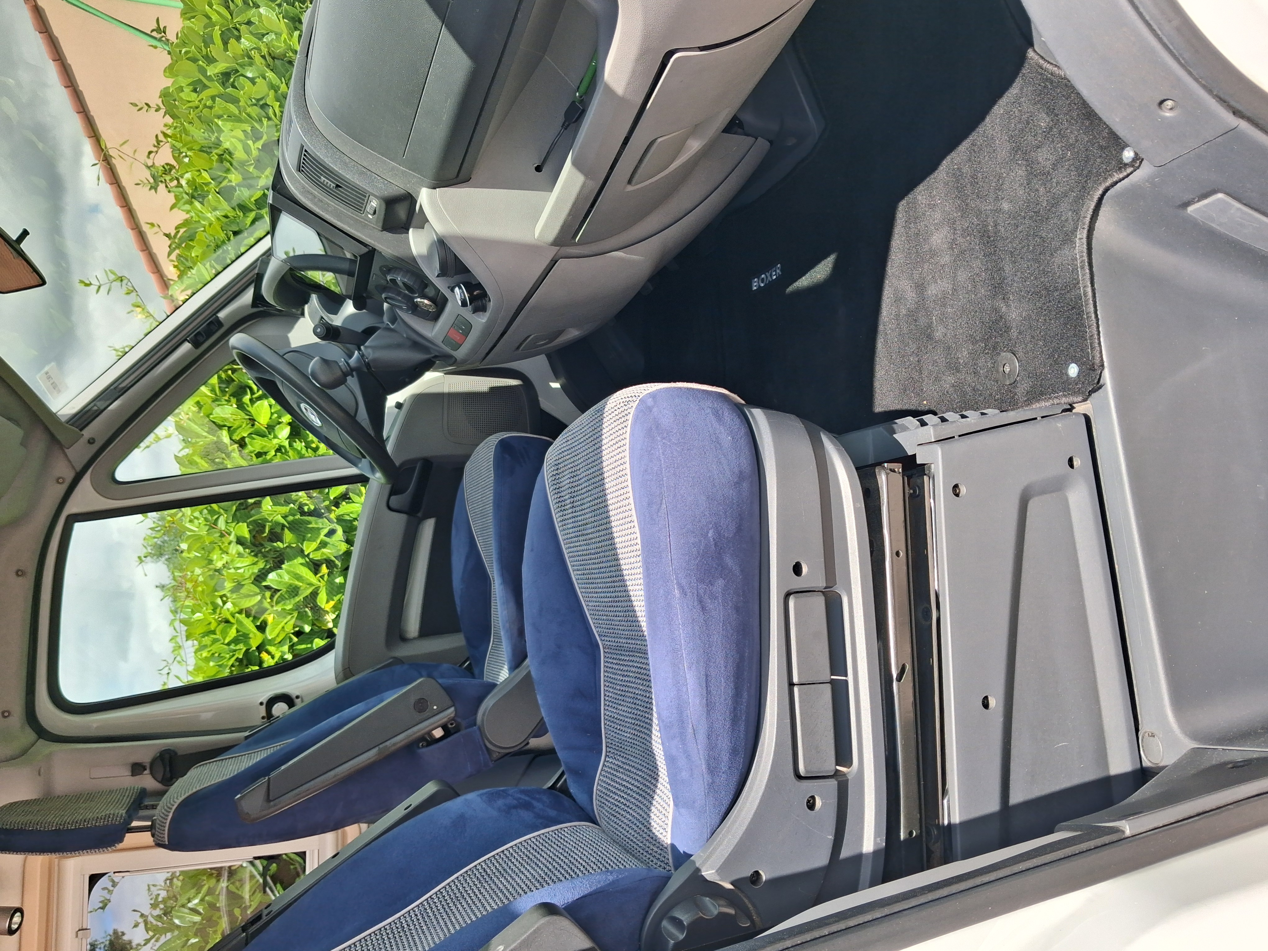 camping-car ADRIA TWIN 600  extérieur / latéral droit