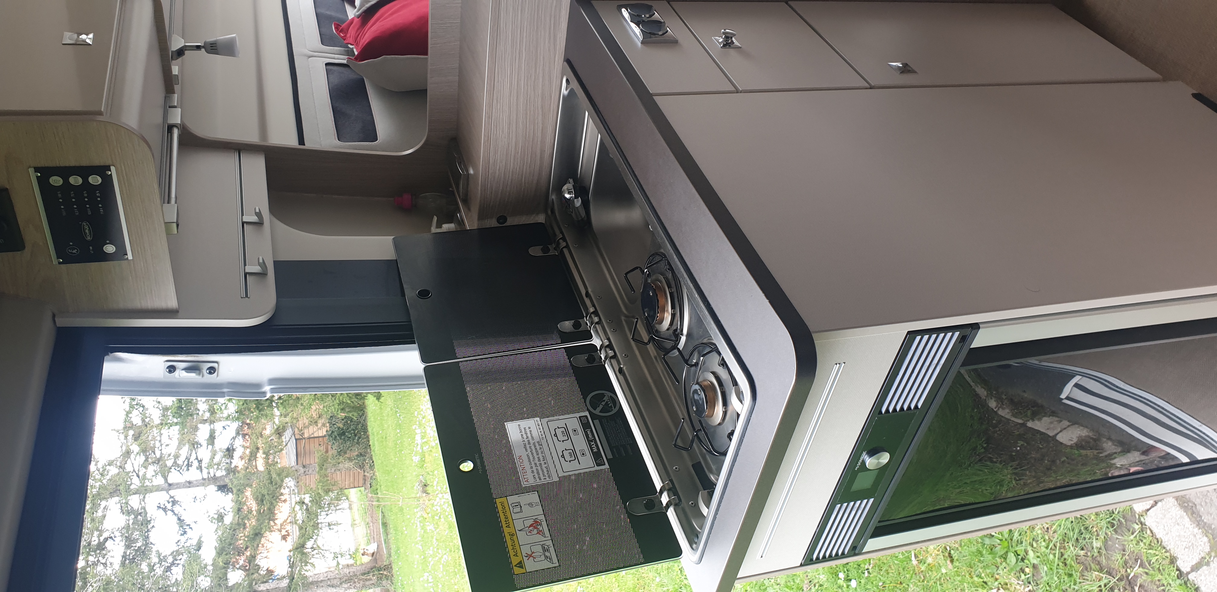 camping-car BURSTNER BLACK FOREST  intérieur / coin salon