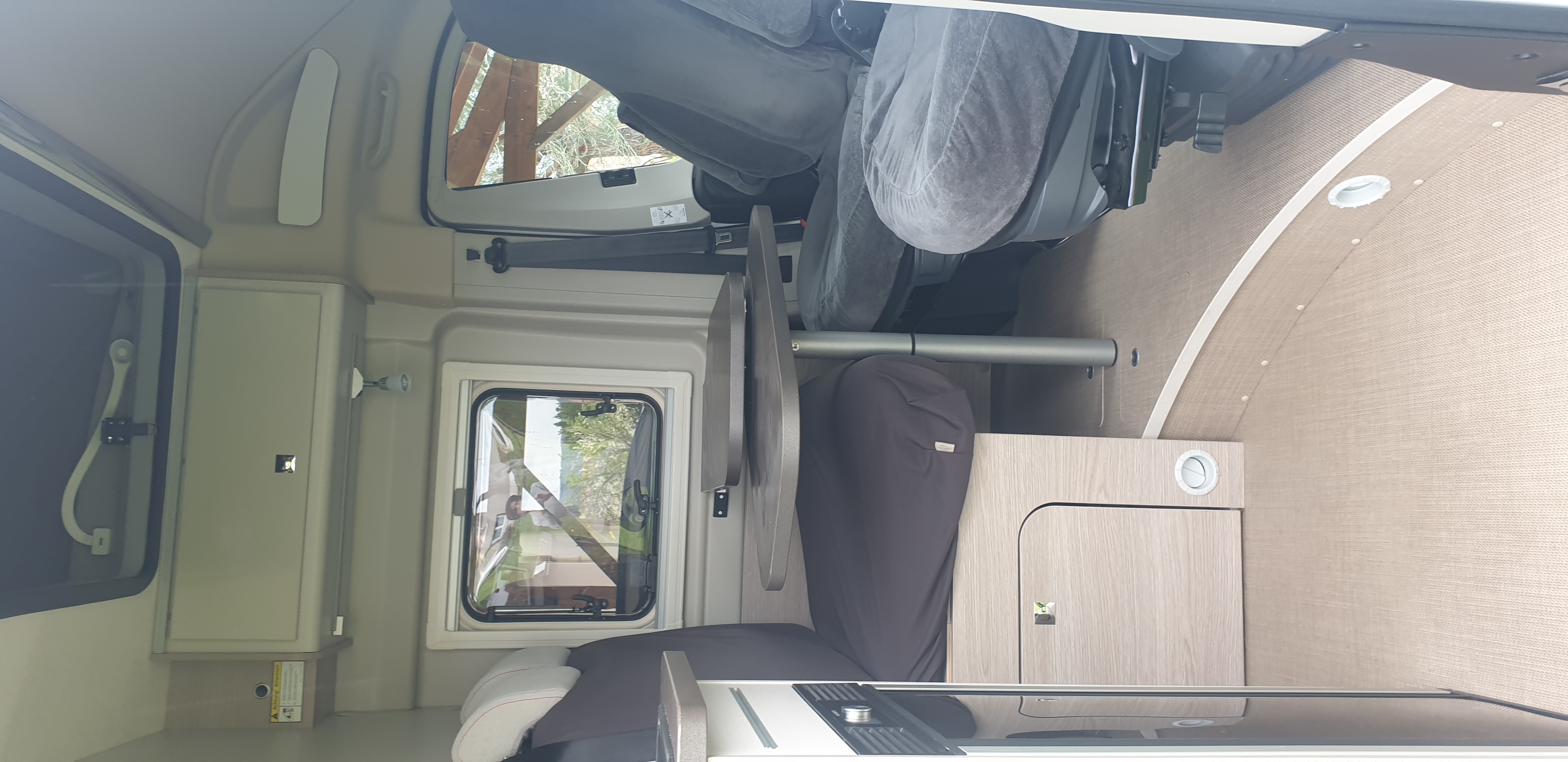 camping-car BURSTNER BLACK FOREST  extérieur / arrière