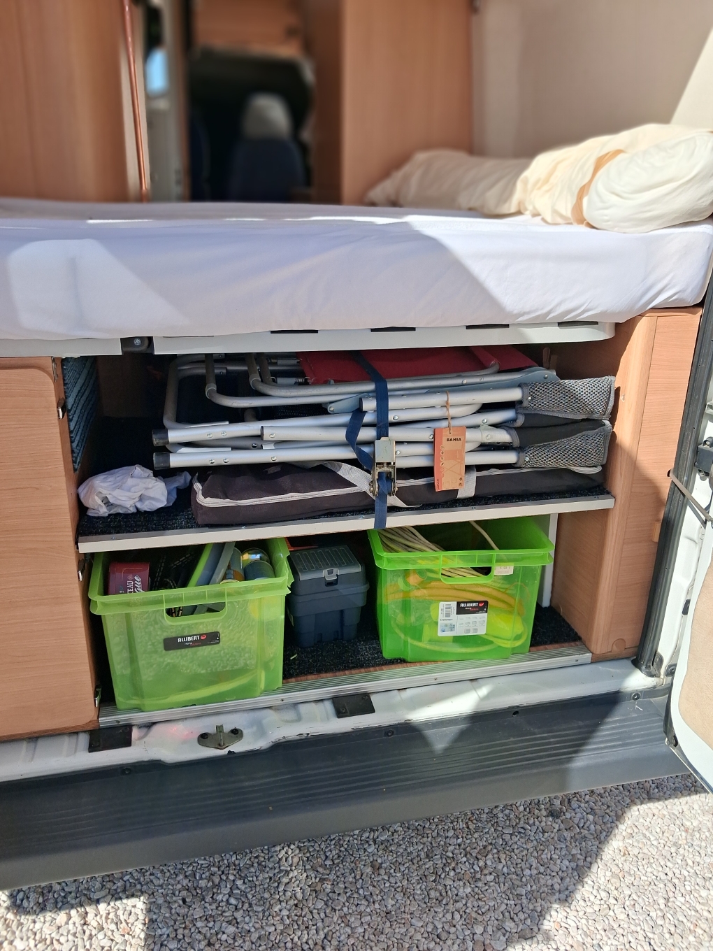 camping-car ADRIA TWIN 600  extérieur / arrière