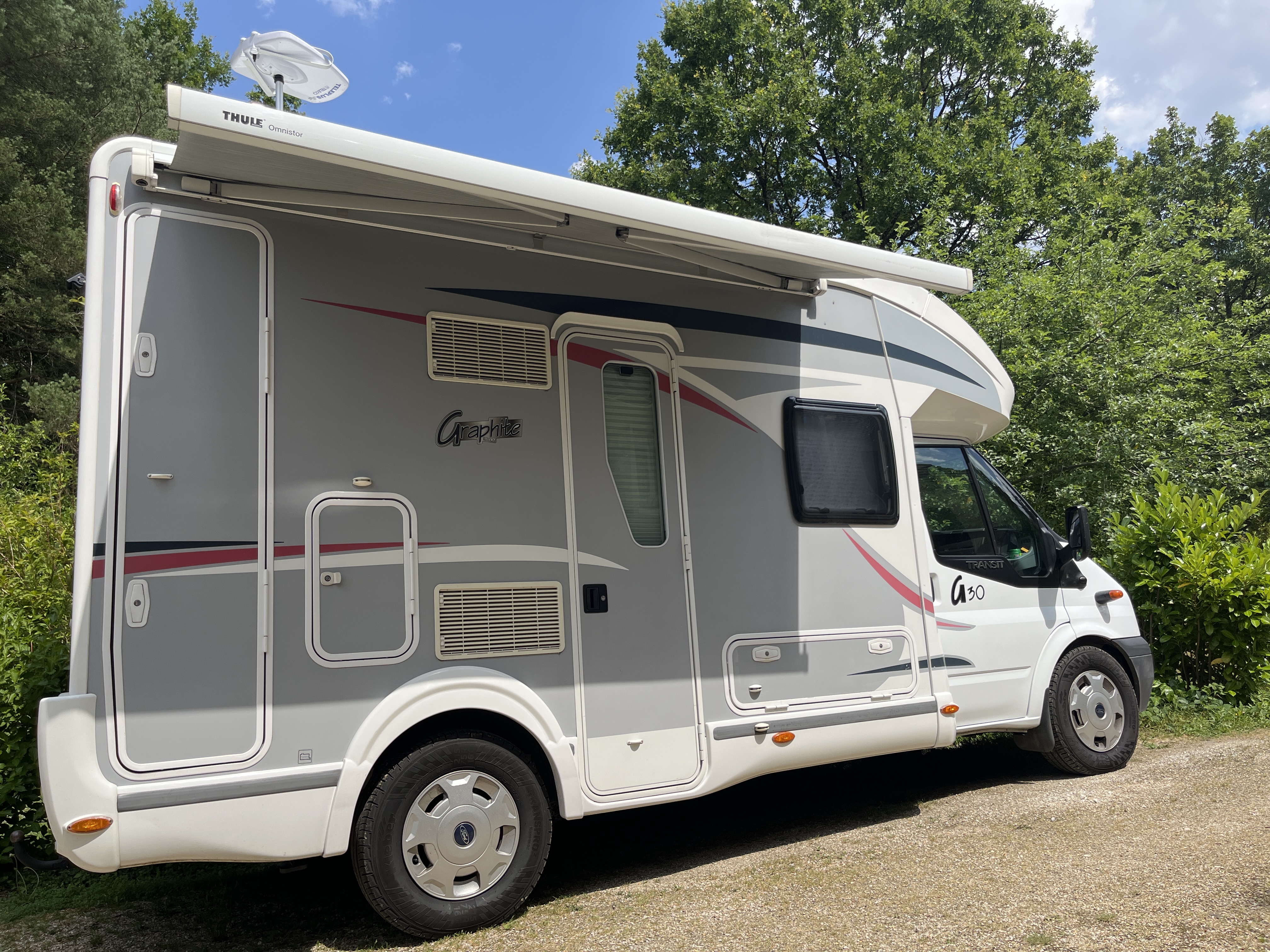 camping-car CHALLENGER  GENESIS  extérieur / latéral gauche