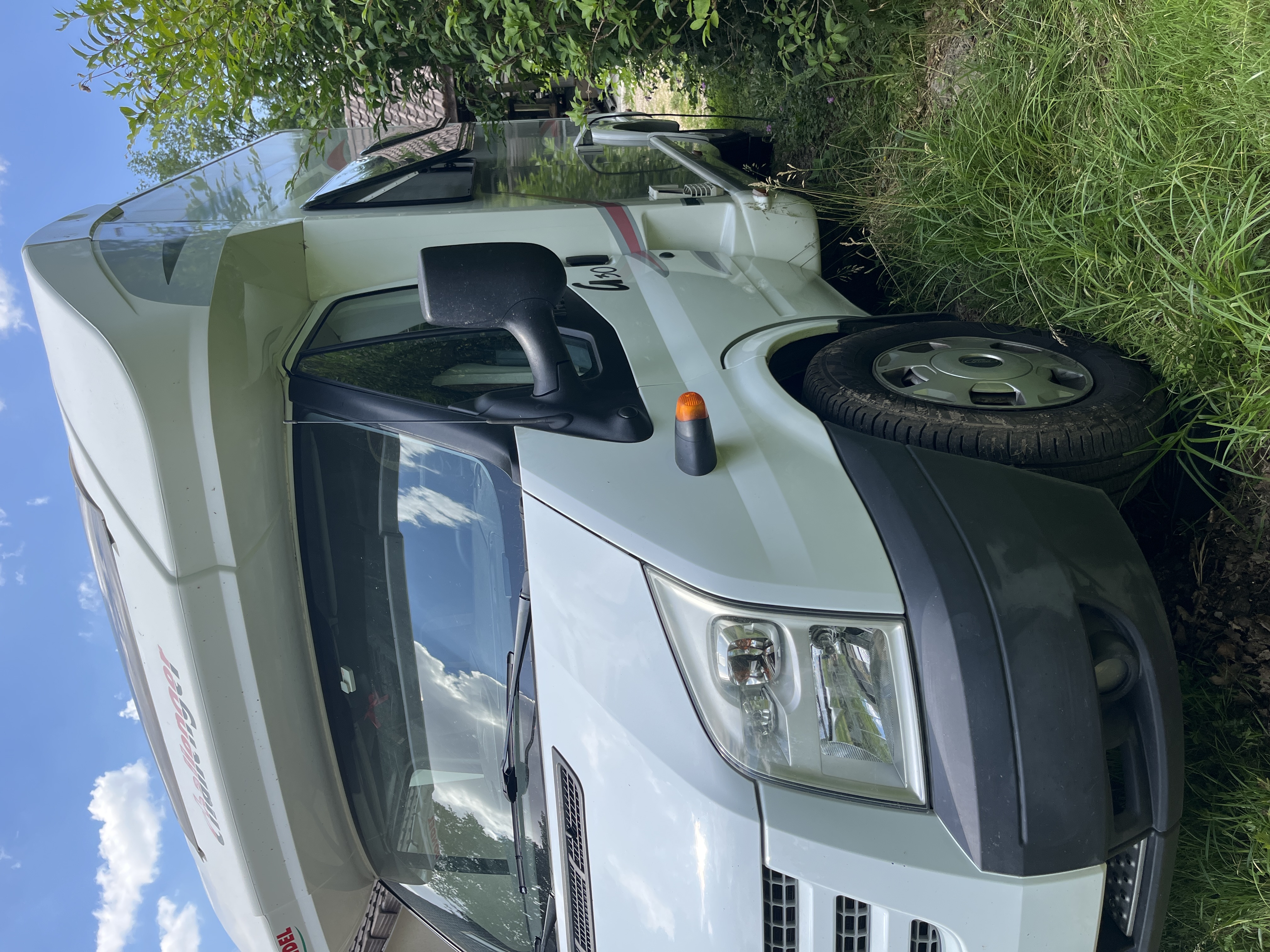 camping-car CHALLENGER  GENESIS  extérieur / latéral droit