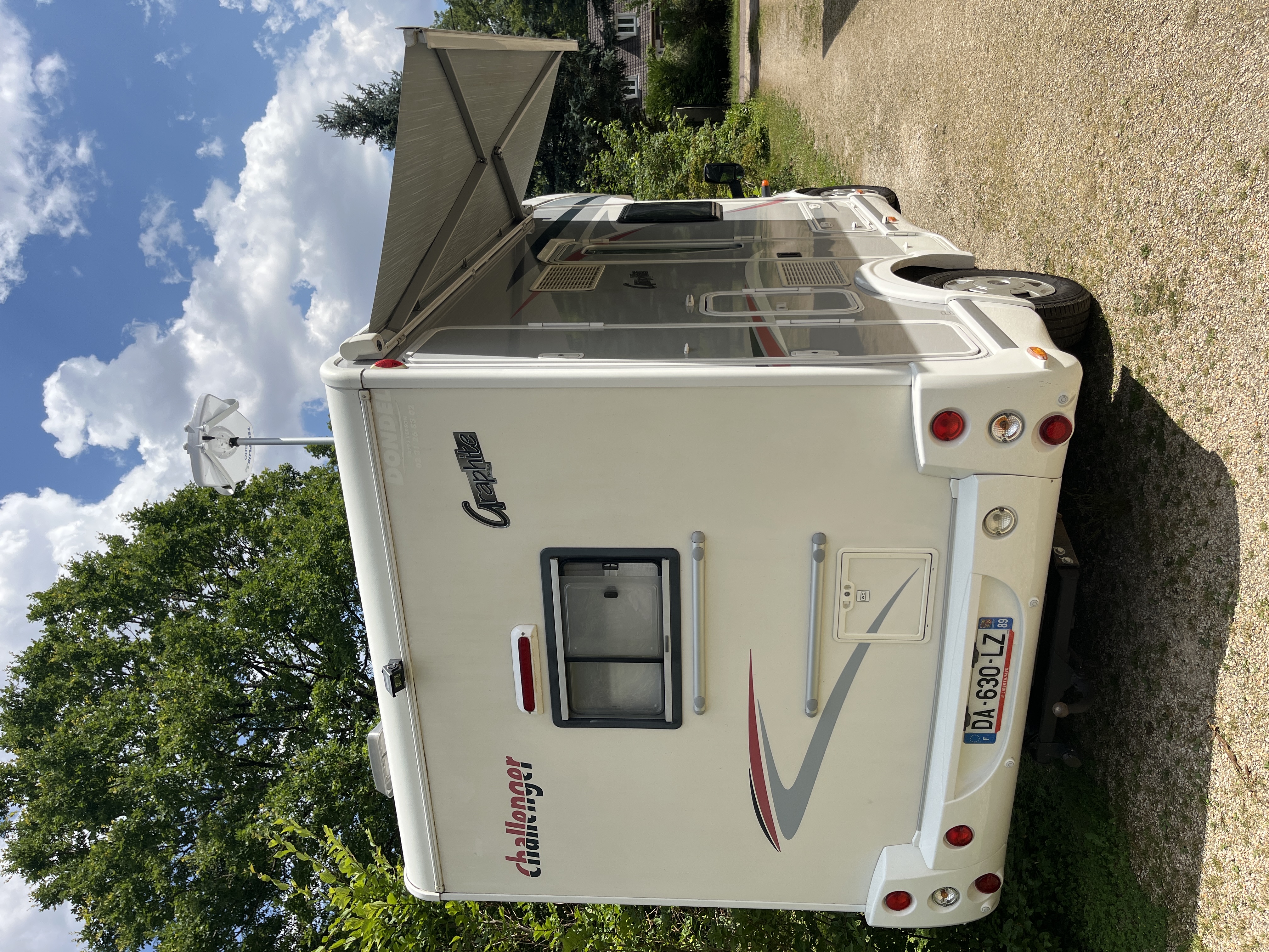 camping-car CHALLENGER  GENESIS  extérieur / arrière