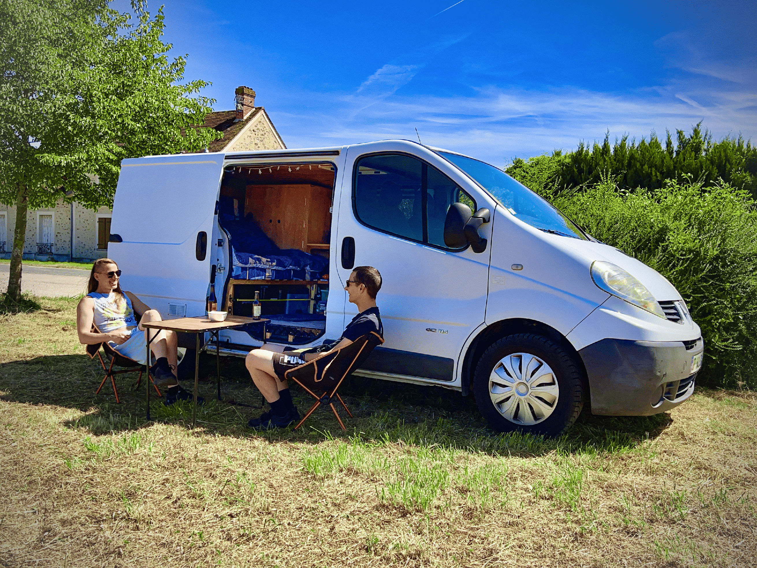 camping-car RENAULT TRAFIC CONFORT L1H1  extérieur / latéral droit