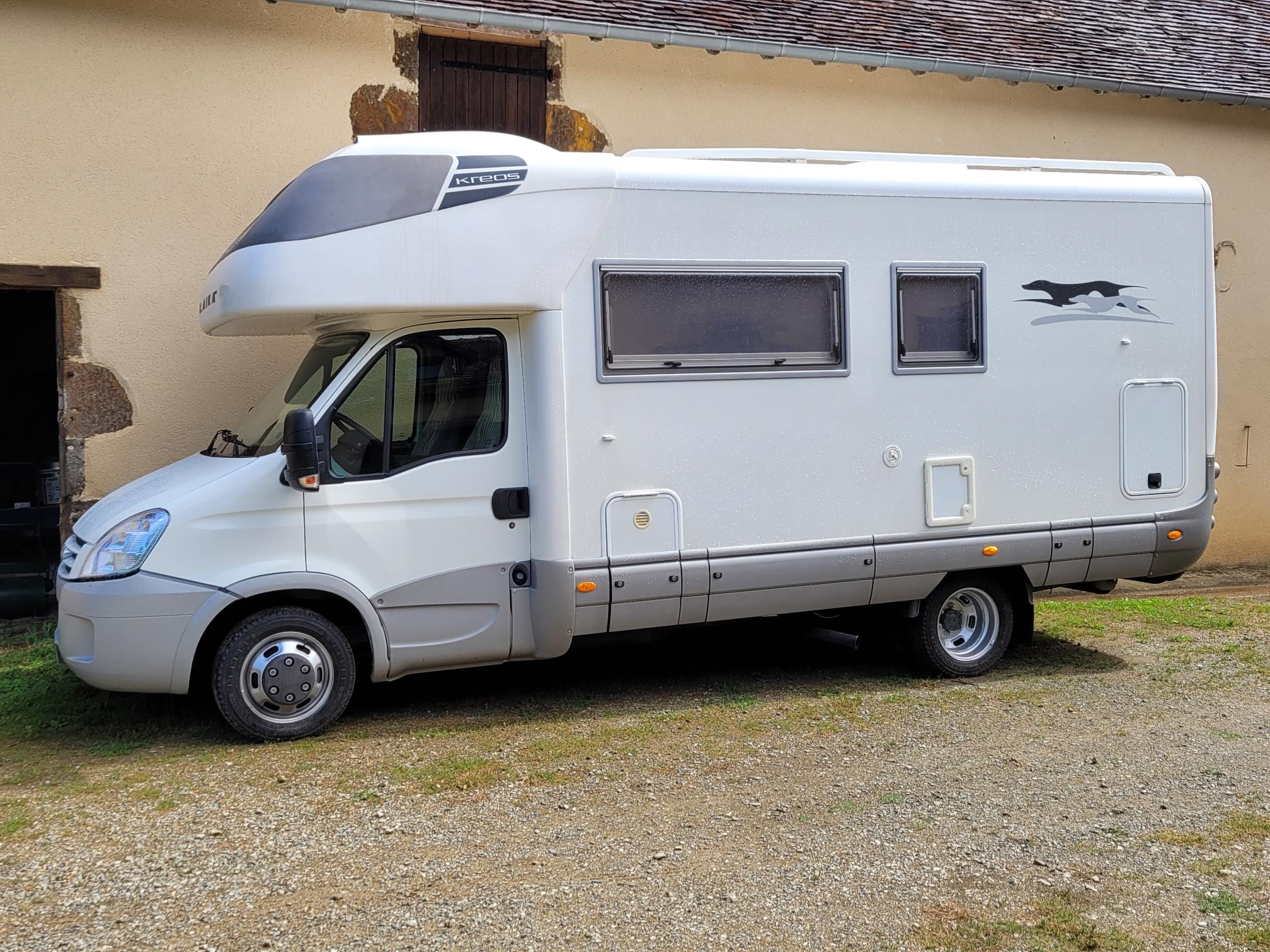 camping-car LAIKA KREOS 3000  extérieur / latéral gauche