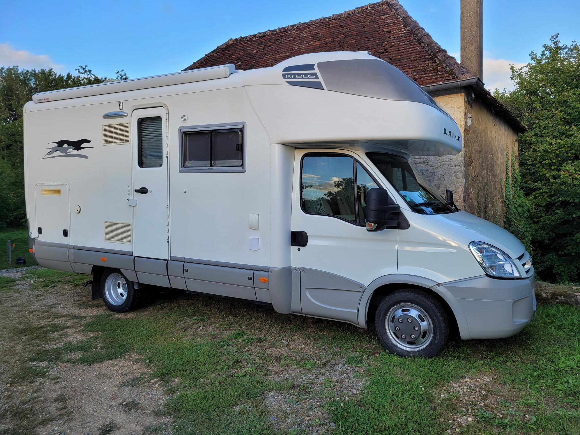 camping-car LAIKA KREOS 3000  extérieur / latéral droit