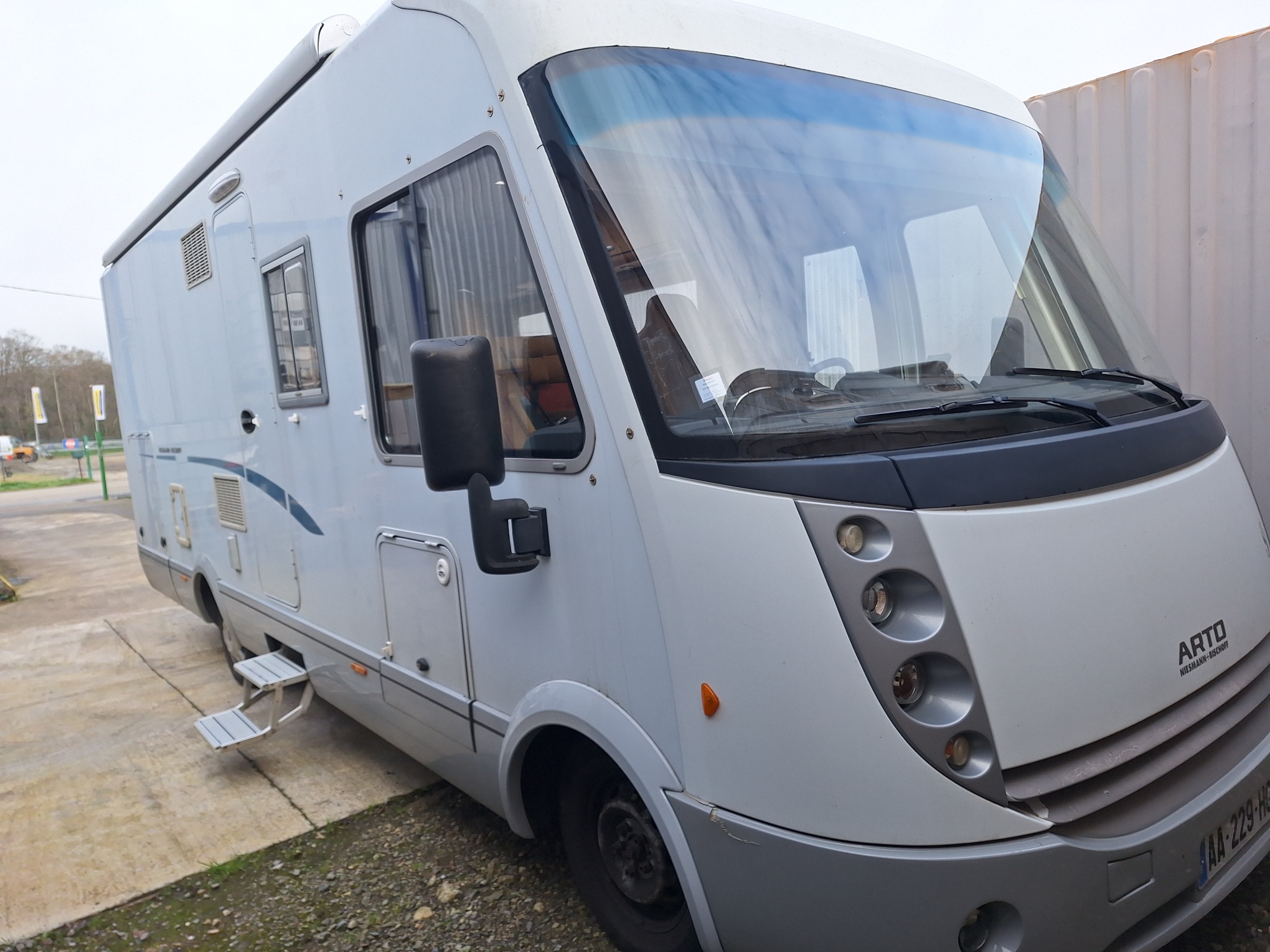 camping-car NIESMANN BISCHOFF ARTO  extérieur / arrière