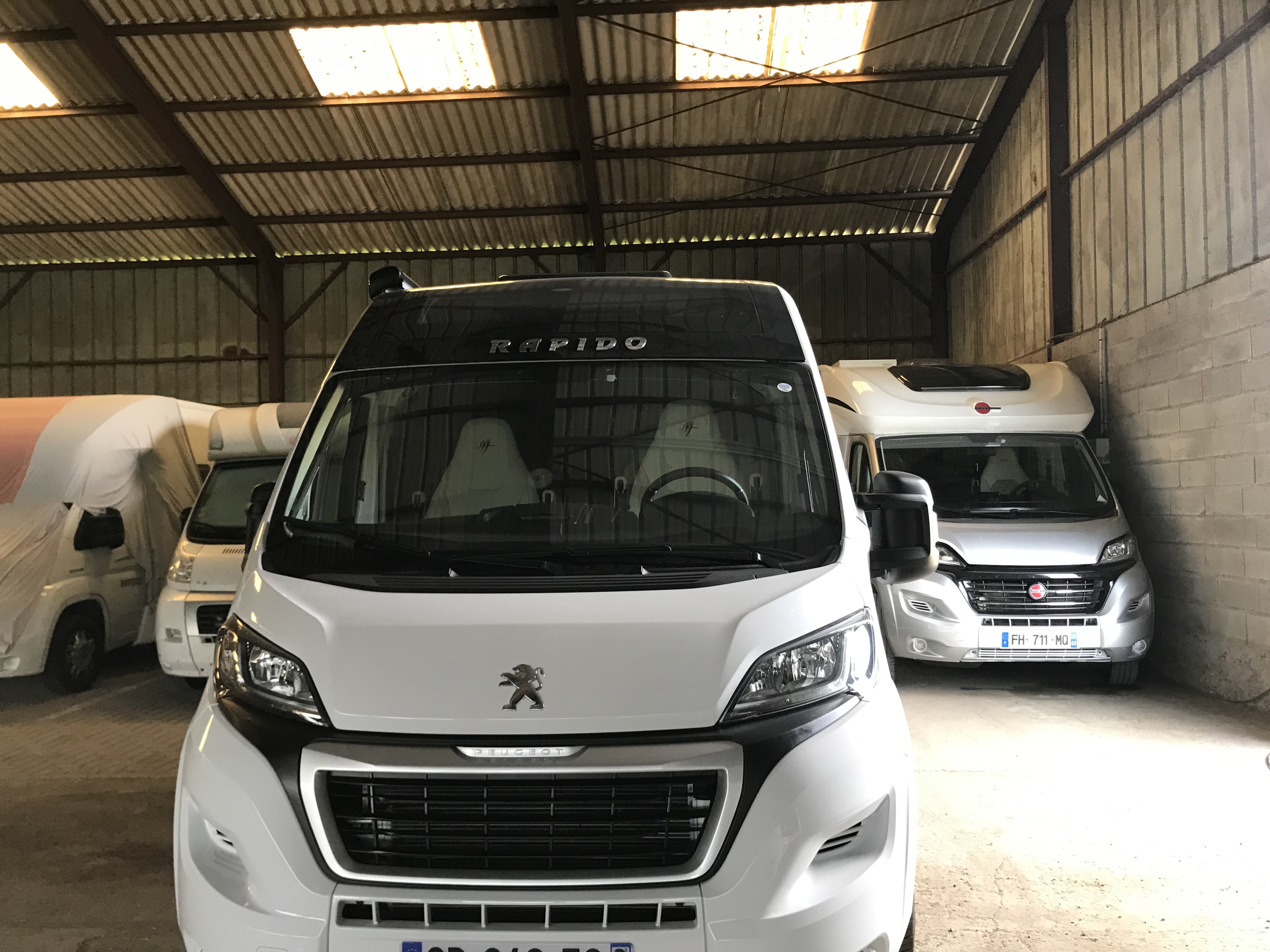 camping-car RAPIDO V 68  extérieur / face avant