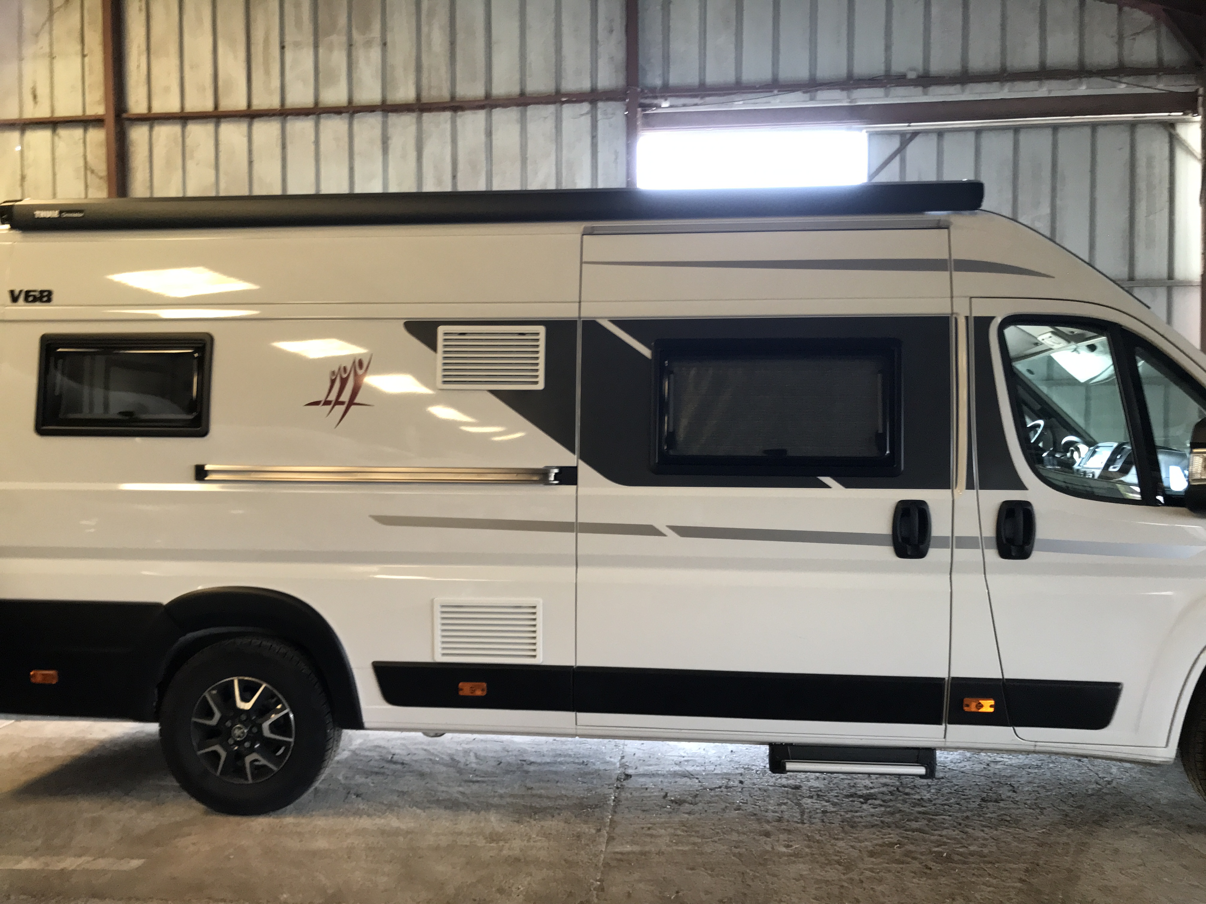 camping-car RAPIDO V 68  extérieur / latéral droit