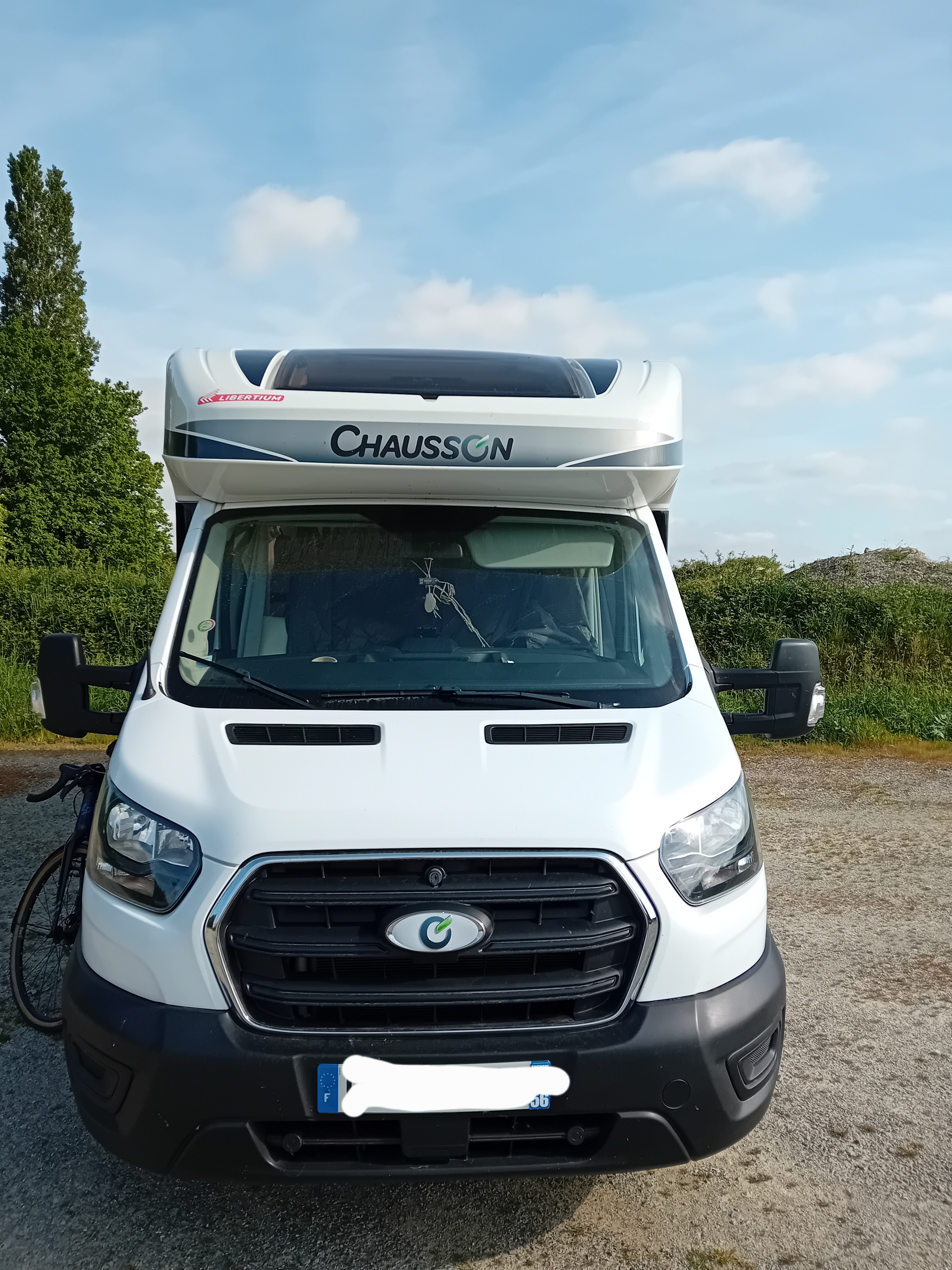 camping-car CHAUSSON 720  extérieur / face avant