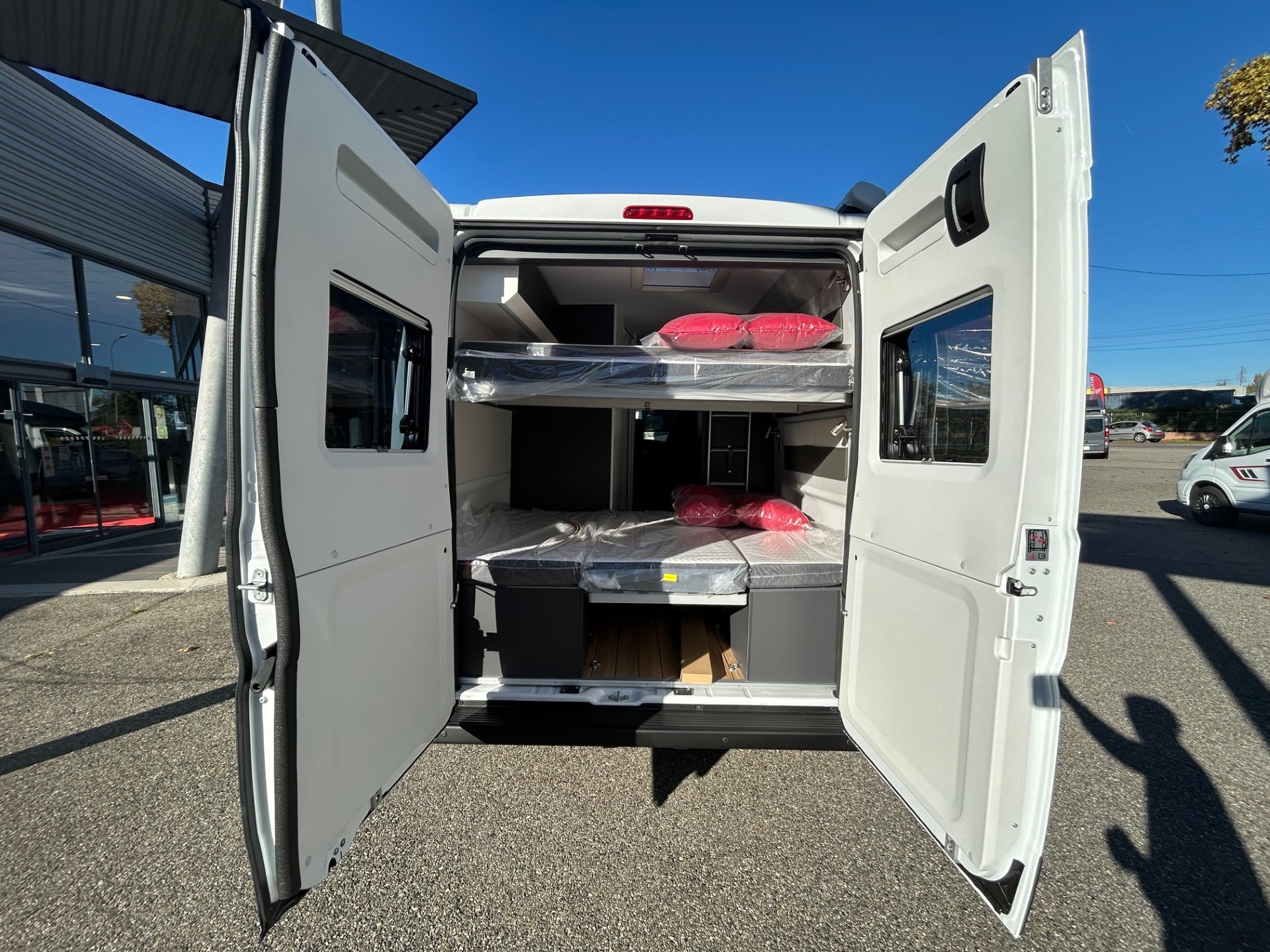 camping-car ELIOS VAN 59 FAMILY  extérieur / arrière