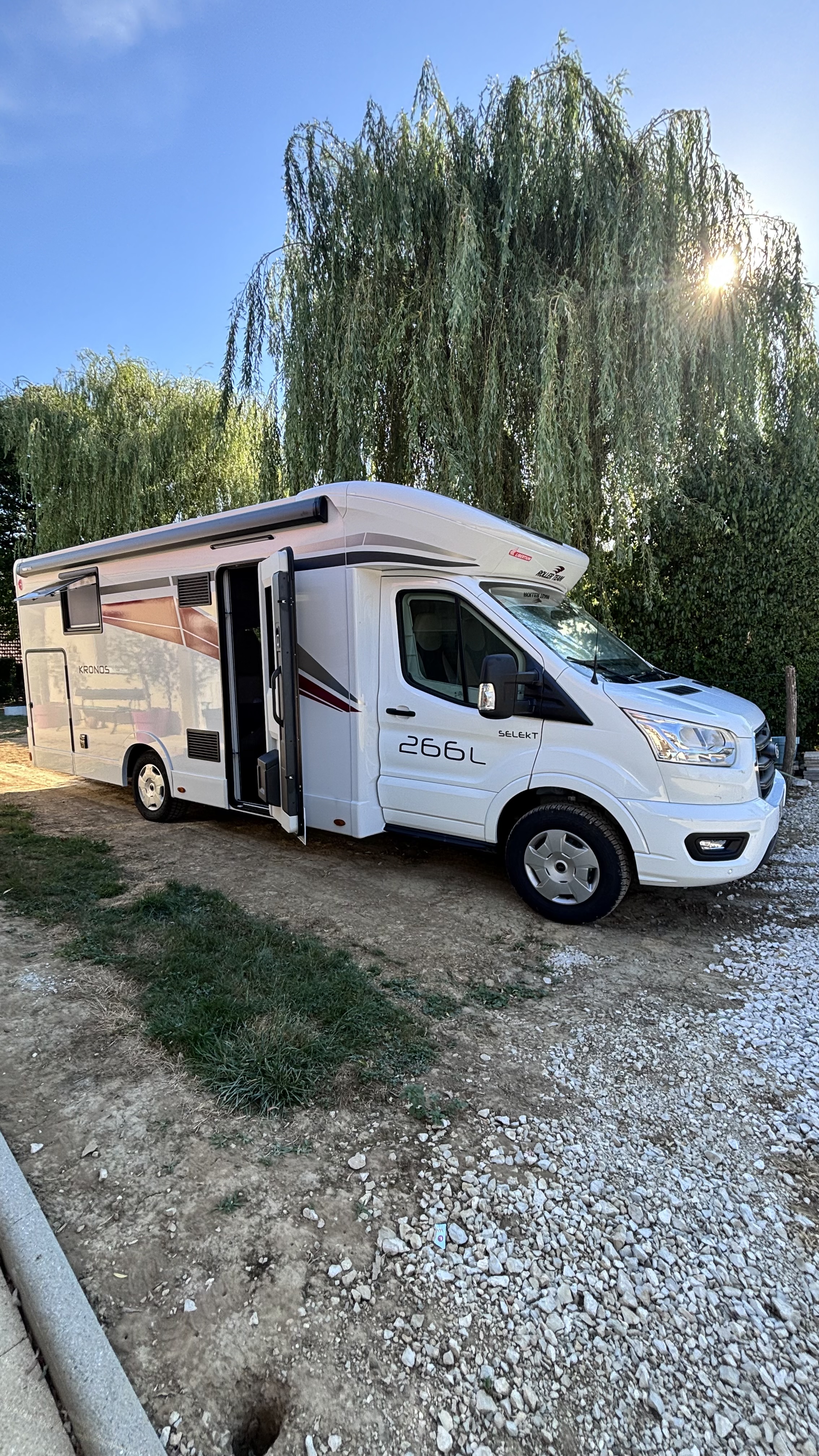 camping-car ROLLER TEAM KRONOS   extérieur / latéral droit