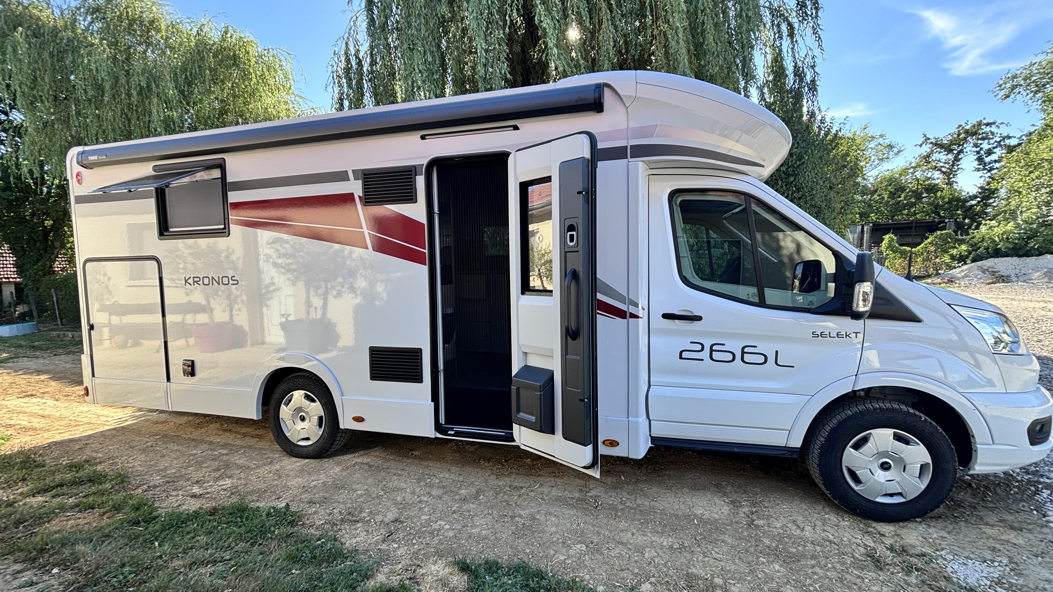 camping-car ROLLER TEAM KRONOS   extérieur / latéral gauche