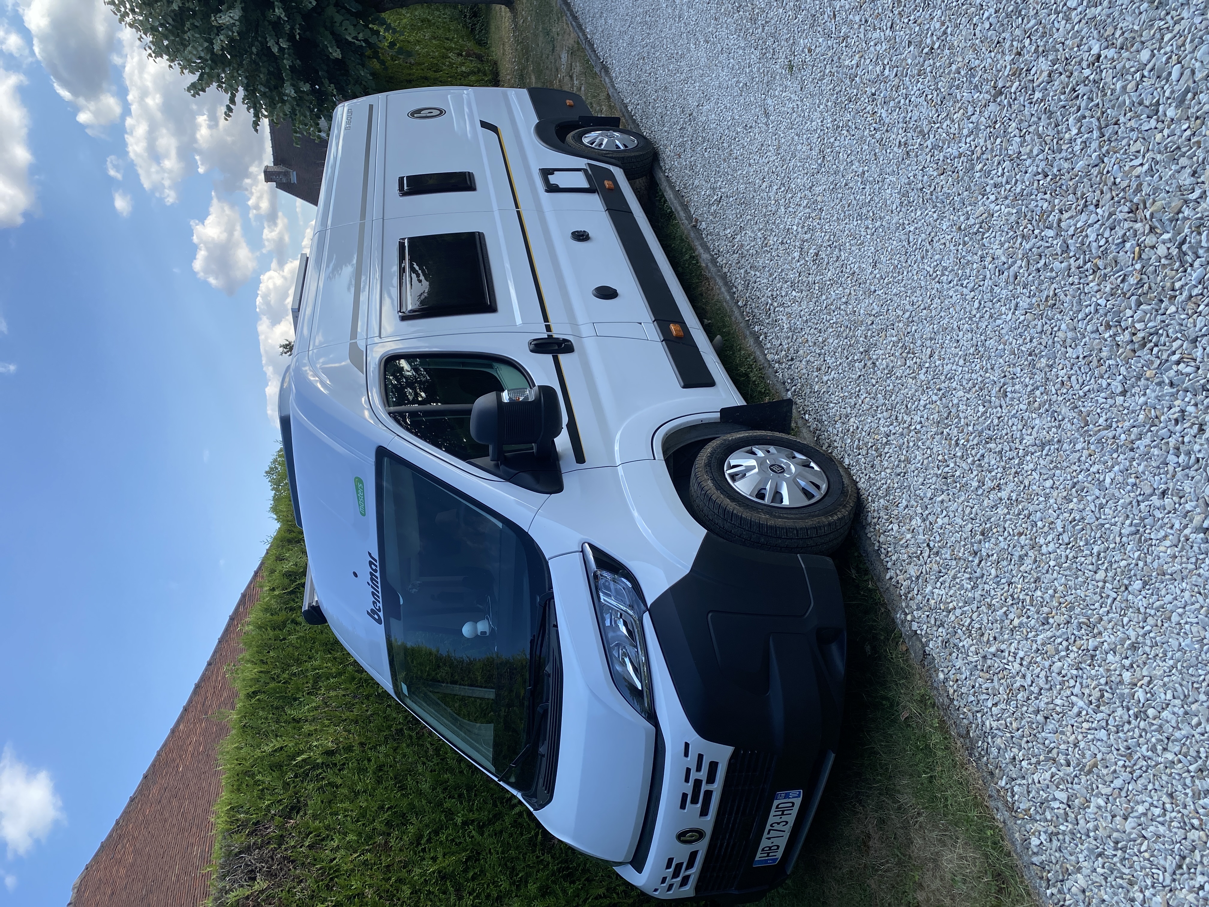 camping-car BENIVAN  extérieur / face avant