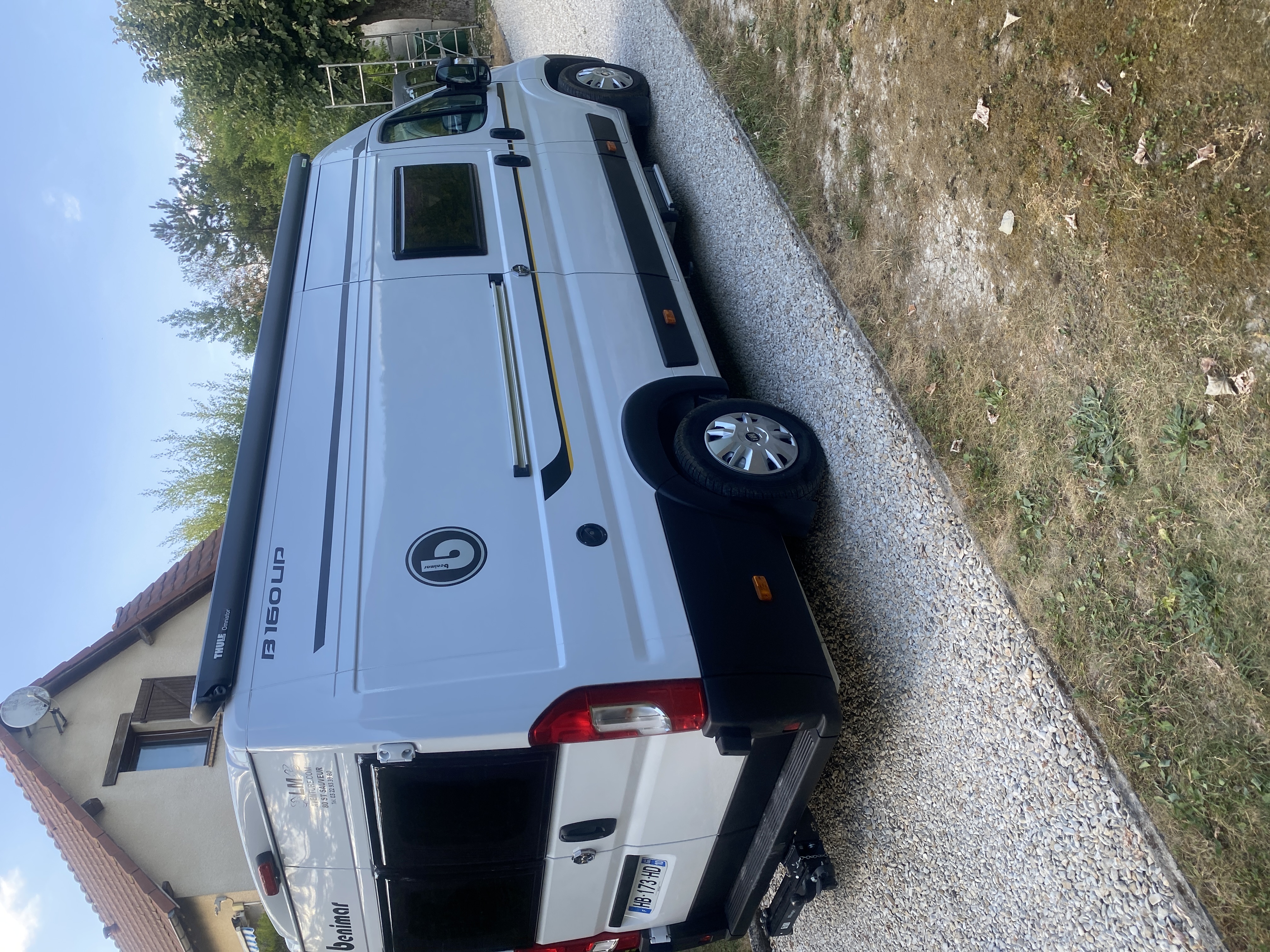 camping-car BENIVAN  extérieur / latéral droit