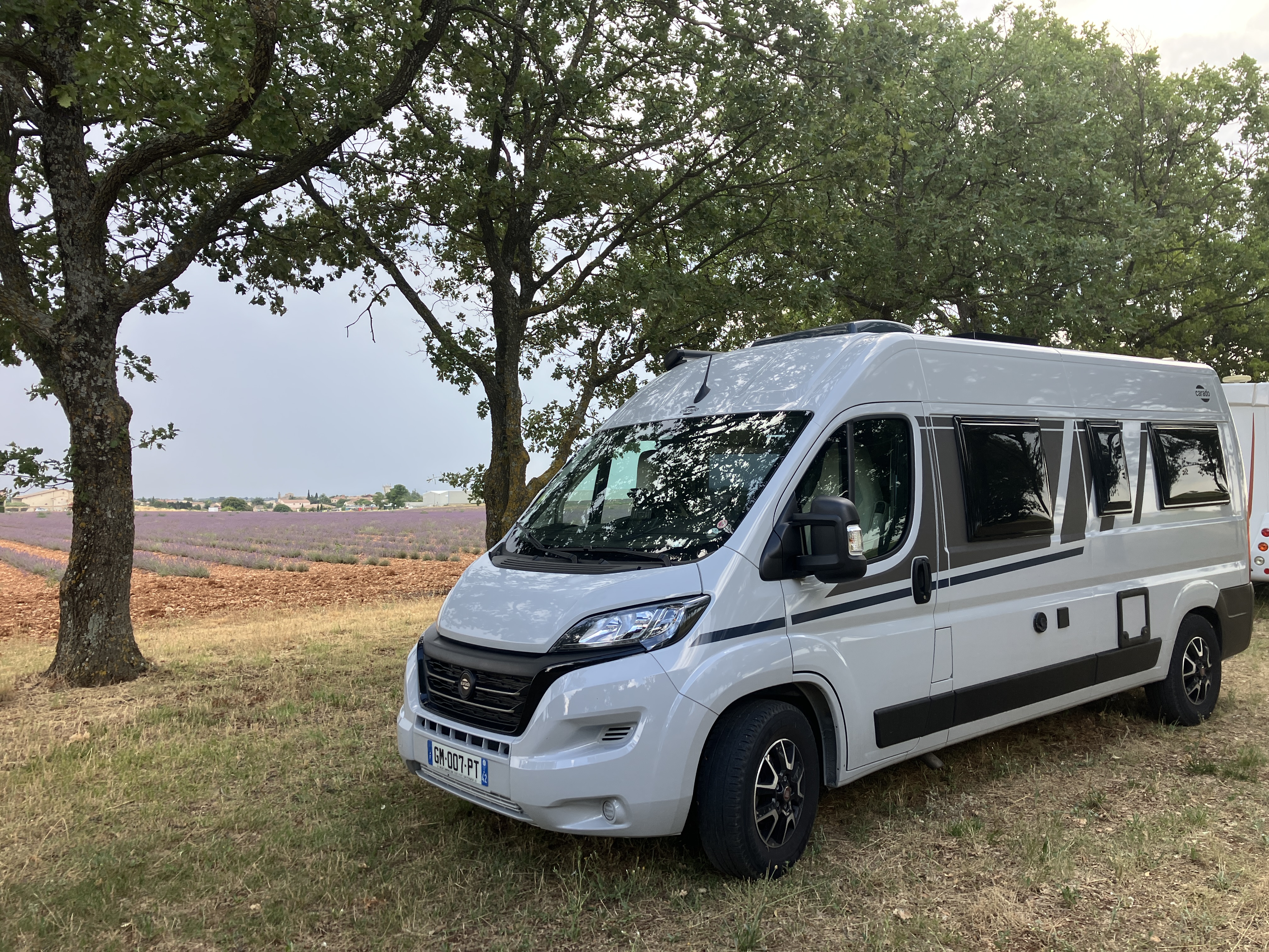 camping-car CARADO C 600  extérieur / latéral gauche