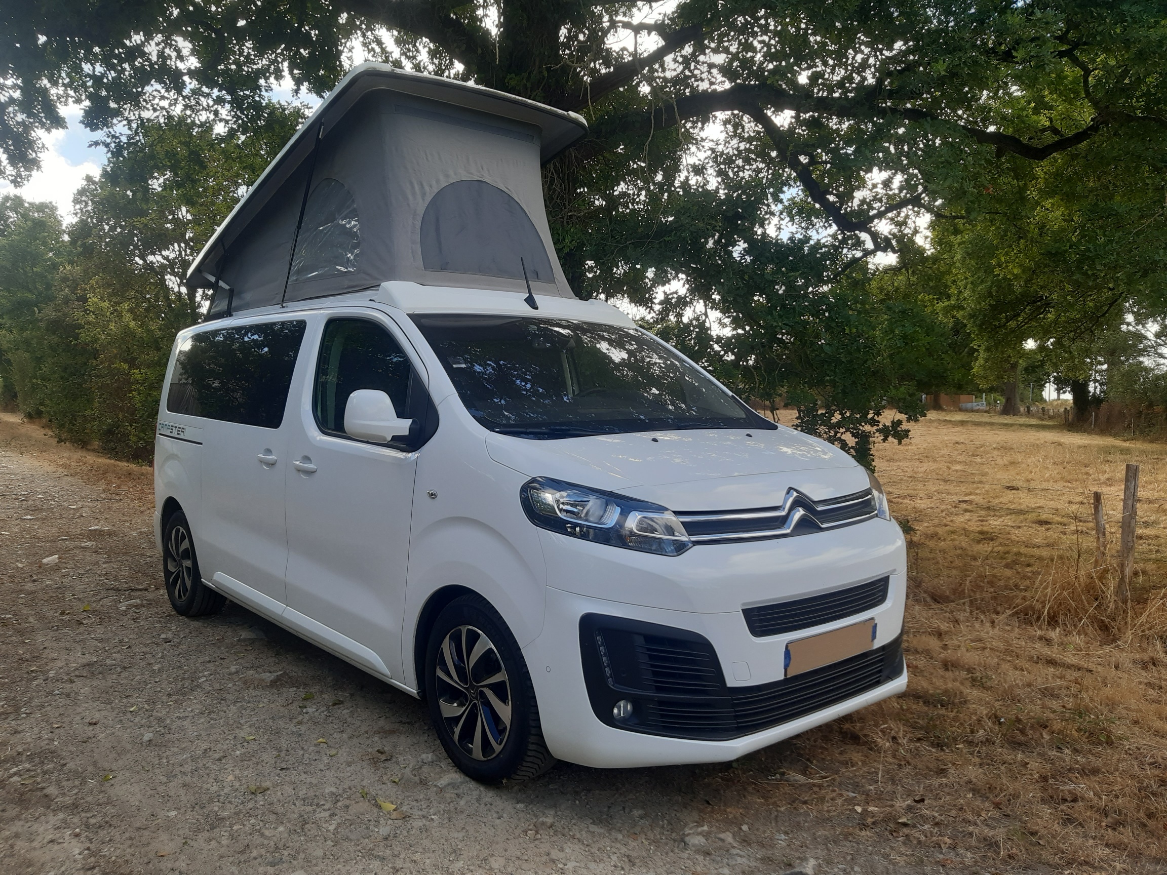 camping-car CAMPSTER POSSL  extérieur / face avant