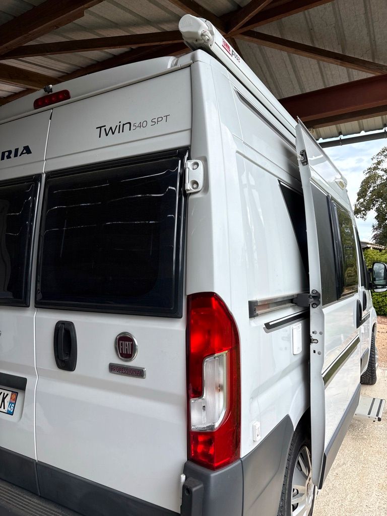 camping-car ADRIA TWIN 540 SPT  extérieur / latéral gauche