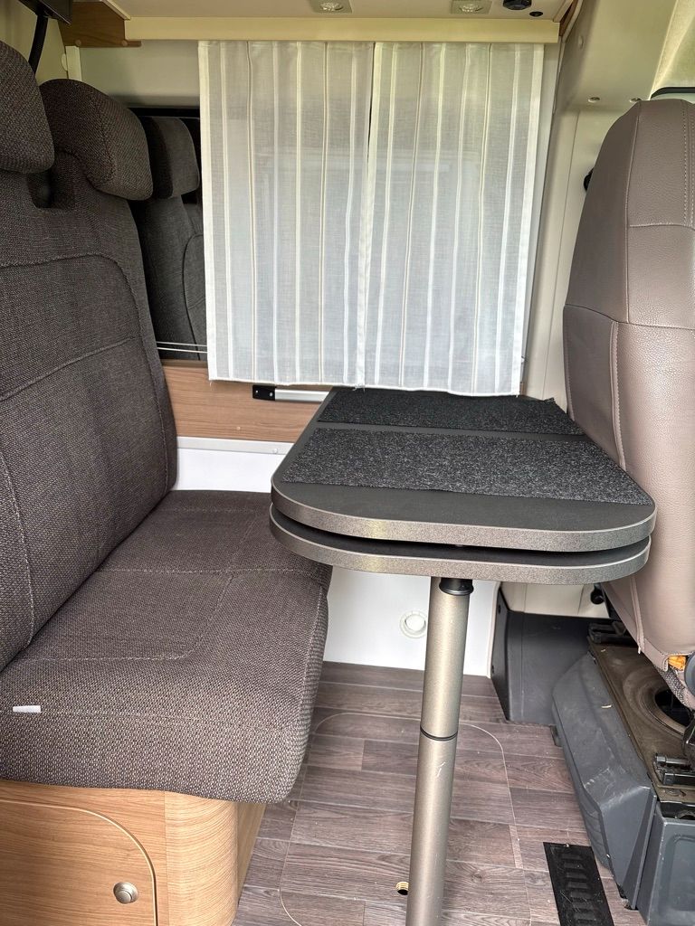 camping-car ADRIA TWIN 540 SPT  intérieur  / coin cuisine