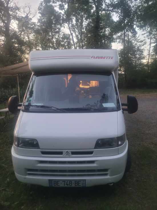 camping-car FLEURETTE LE GERBE  extérieur / face avant