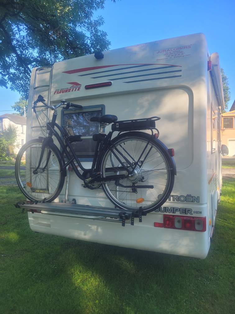 camping-car FLEURETTE LE GERBE  extérieur / arrière