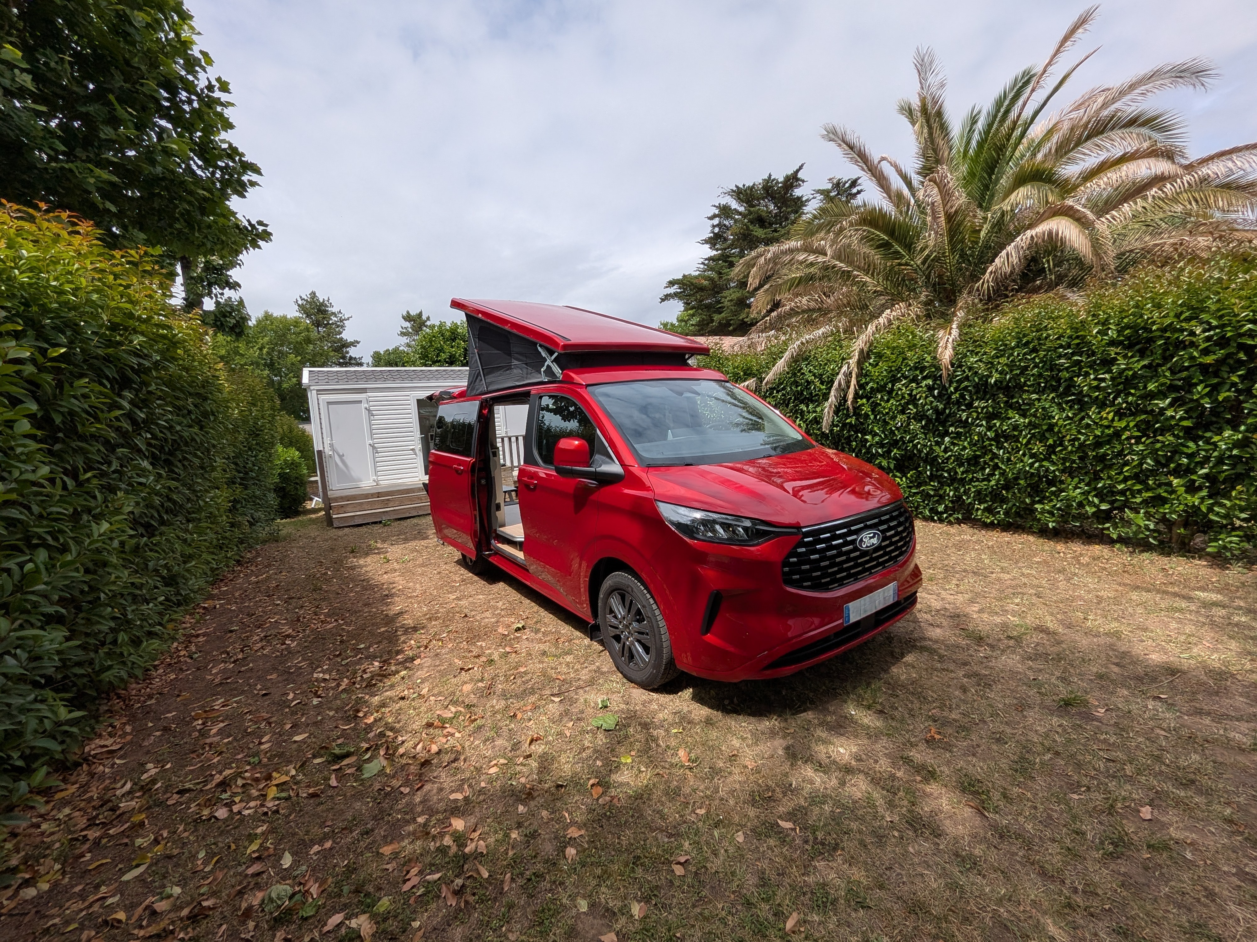 camping-car  NUGGET  extérieur / latéral gauche