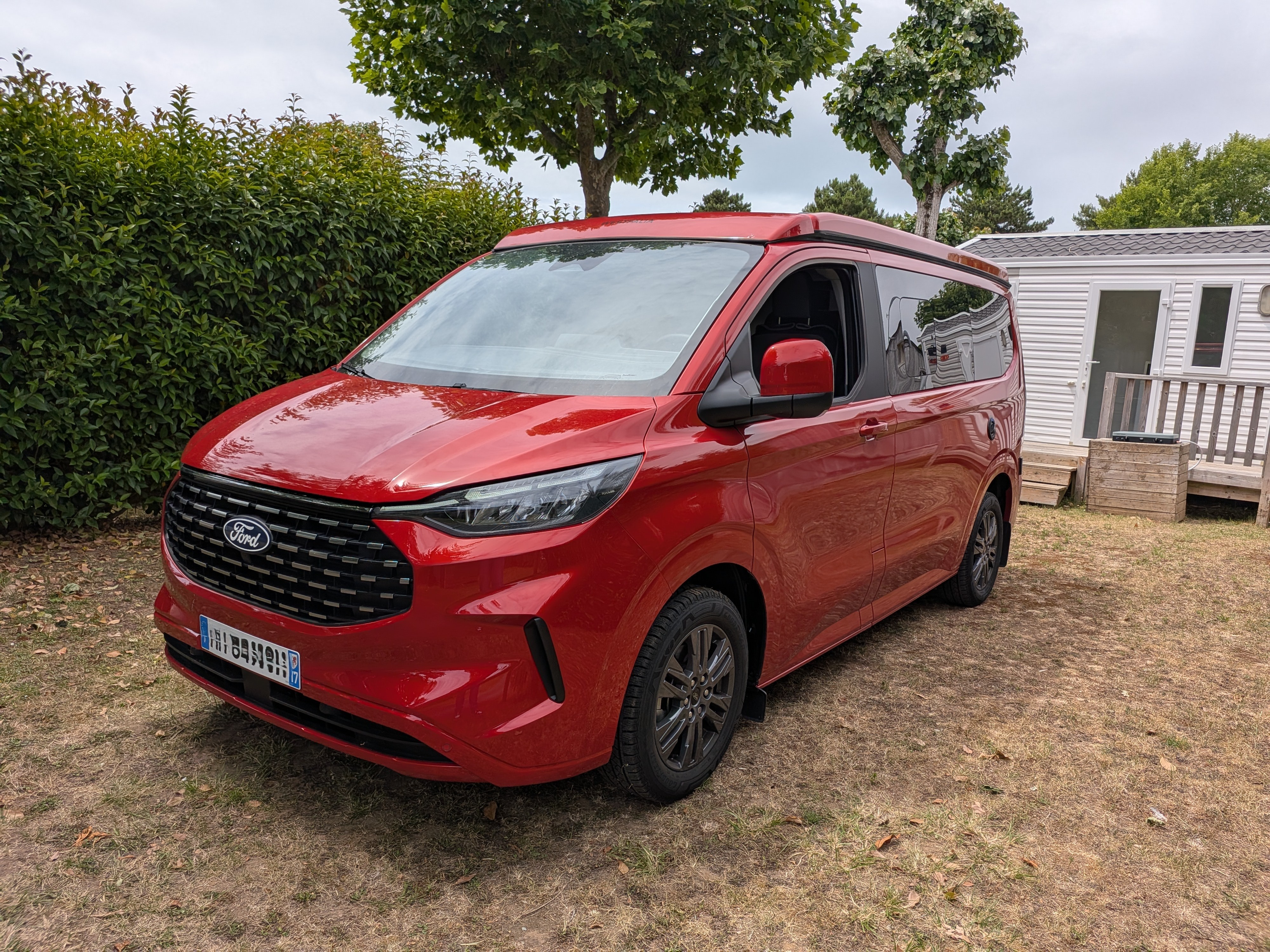 camping-car  NUGGET  extérieur / latéral droit