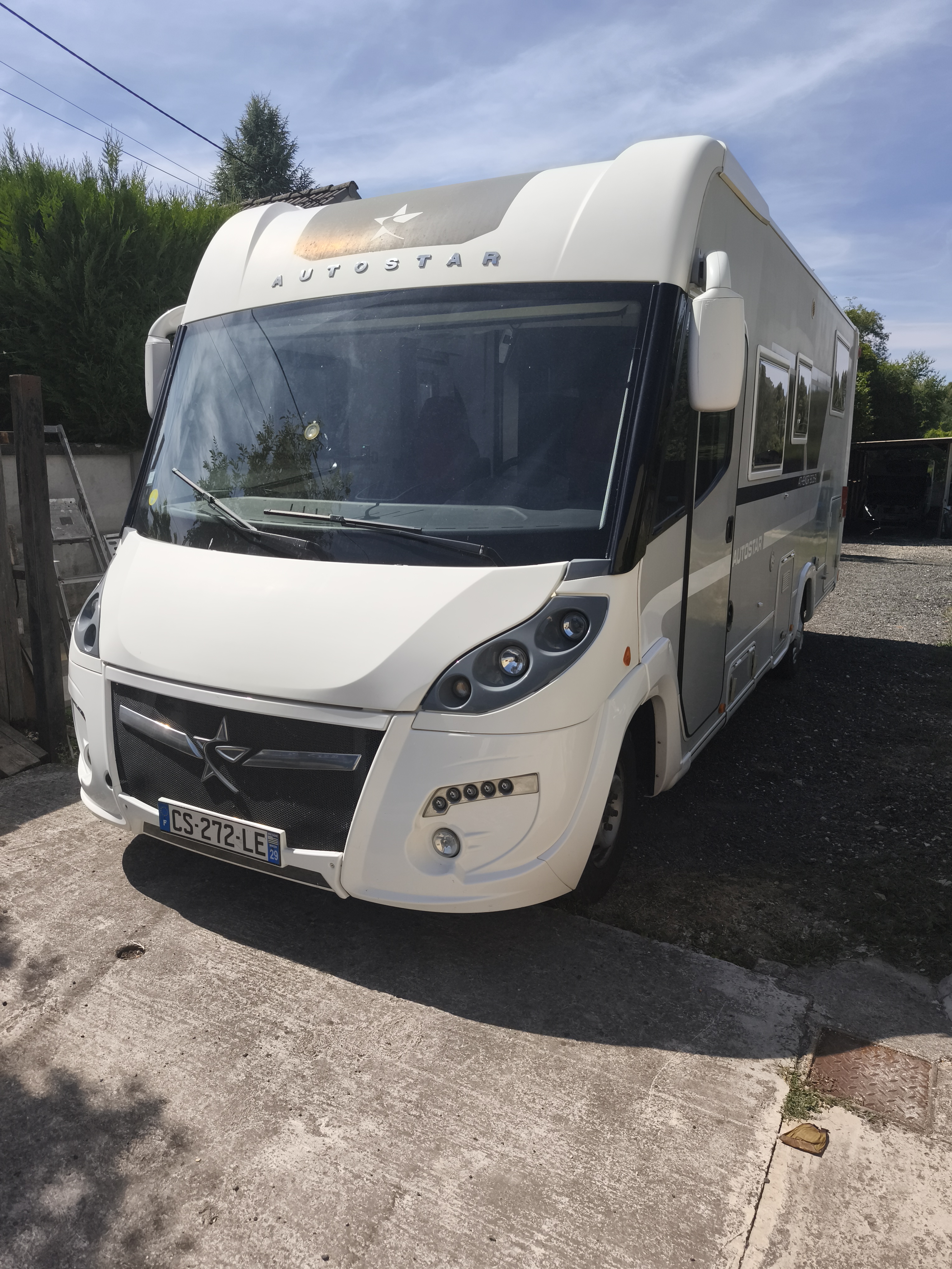 camping-car AUTOSTAR ATHENOR 8069  extérieur / latéral gauche