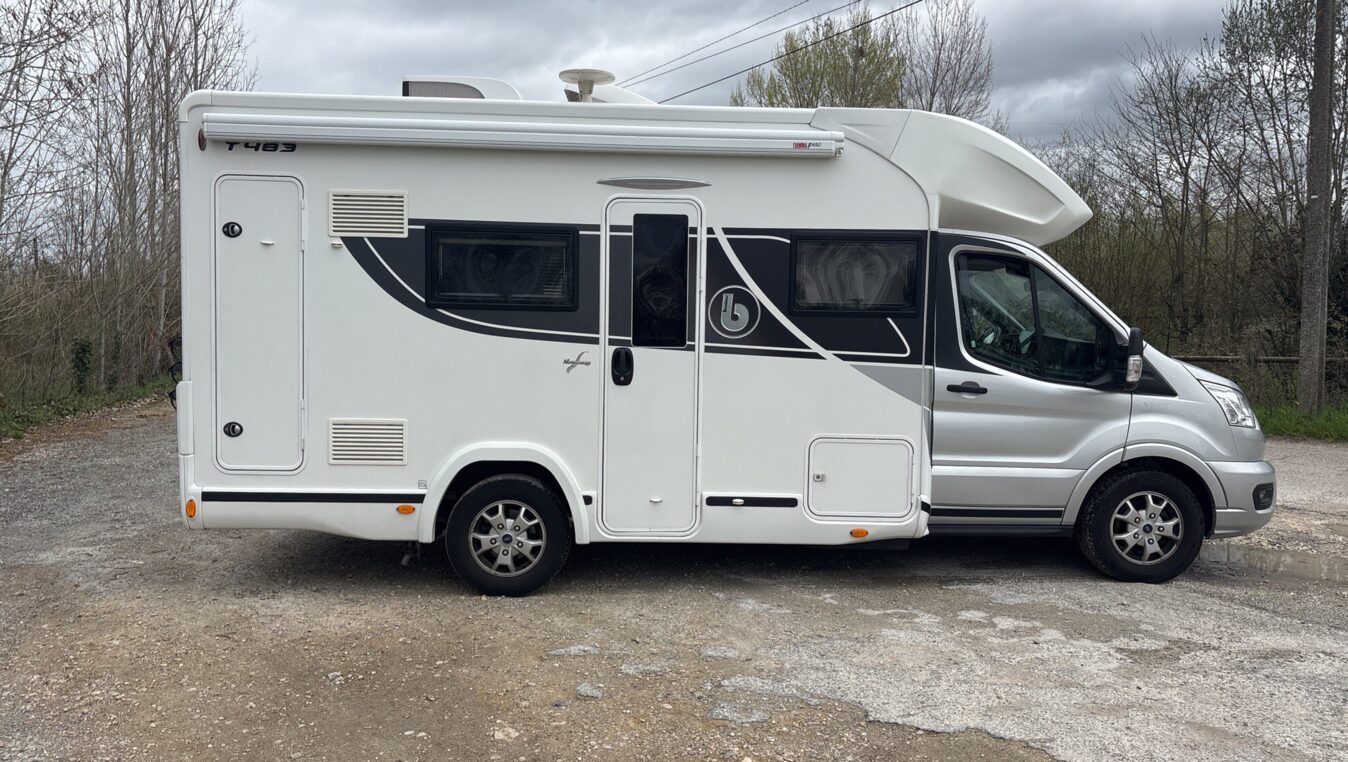 camping-car BENIMAR T 483  extérieur / face avant