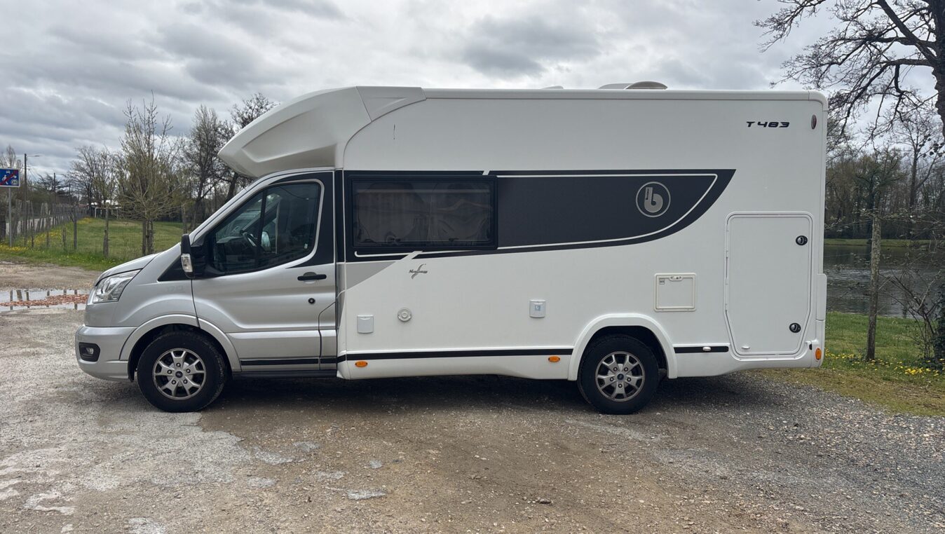 camping-car BENIMAR T 483  extérieur / latéral gauche