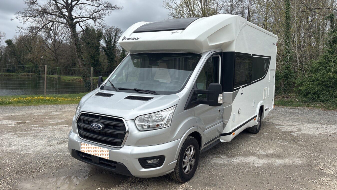 camping-car BENIMAR T 483  extérieur / latéral droit