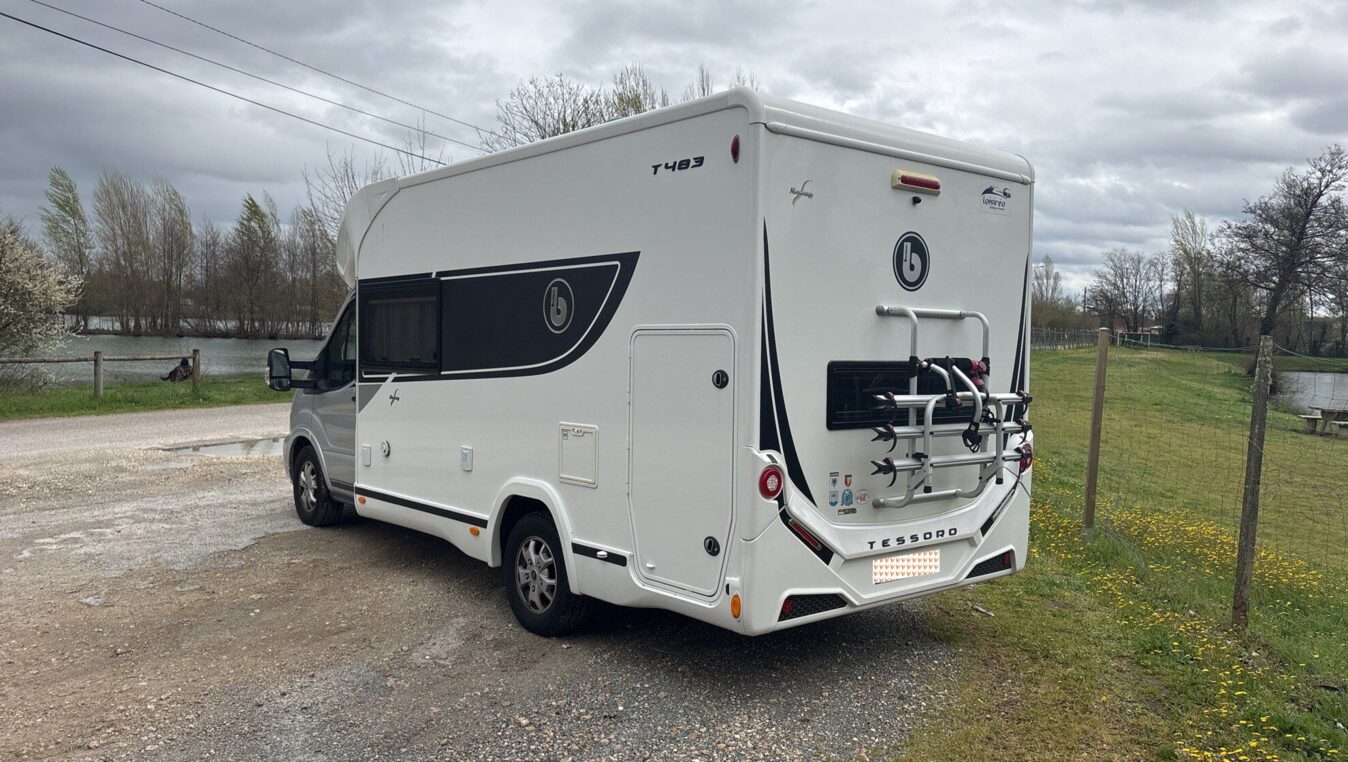 camping-car BENIMAR T 483  extérieur / arrière