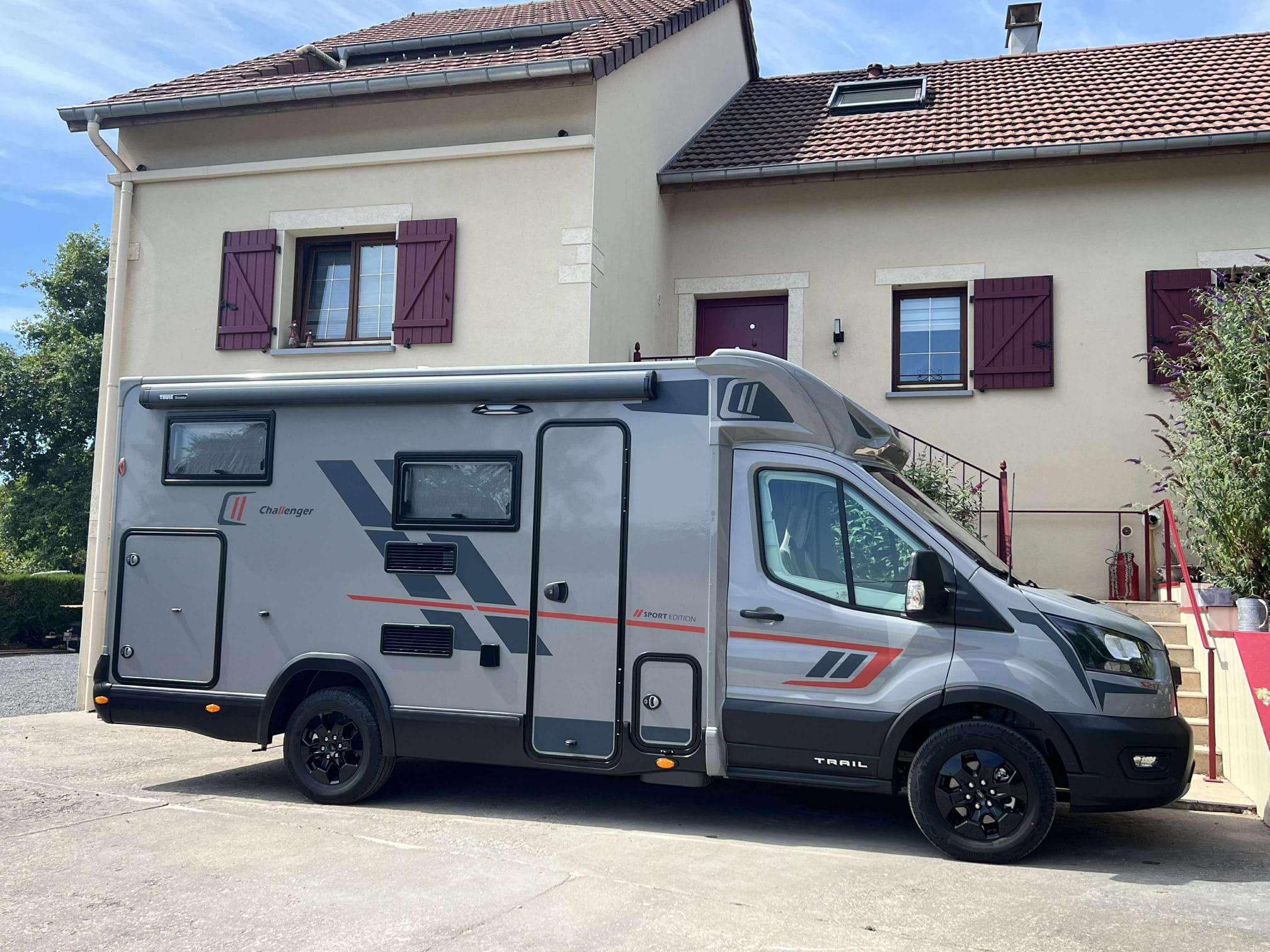 camping-car CHALLENGER SPORT EDITION   extérieur / face avant