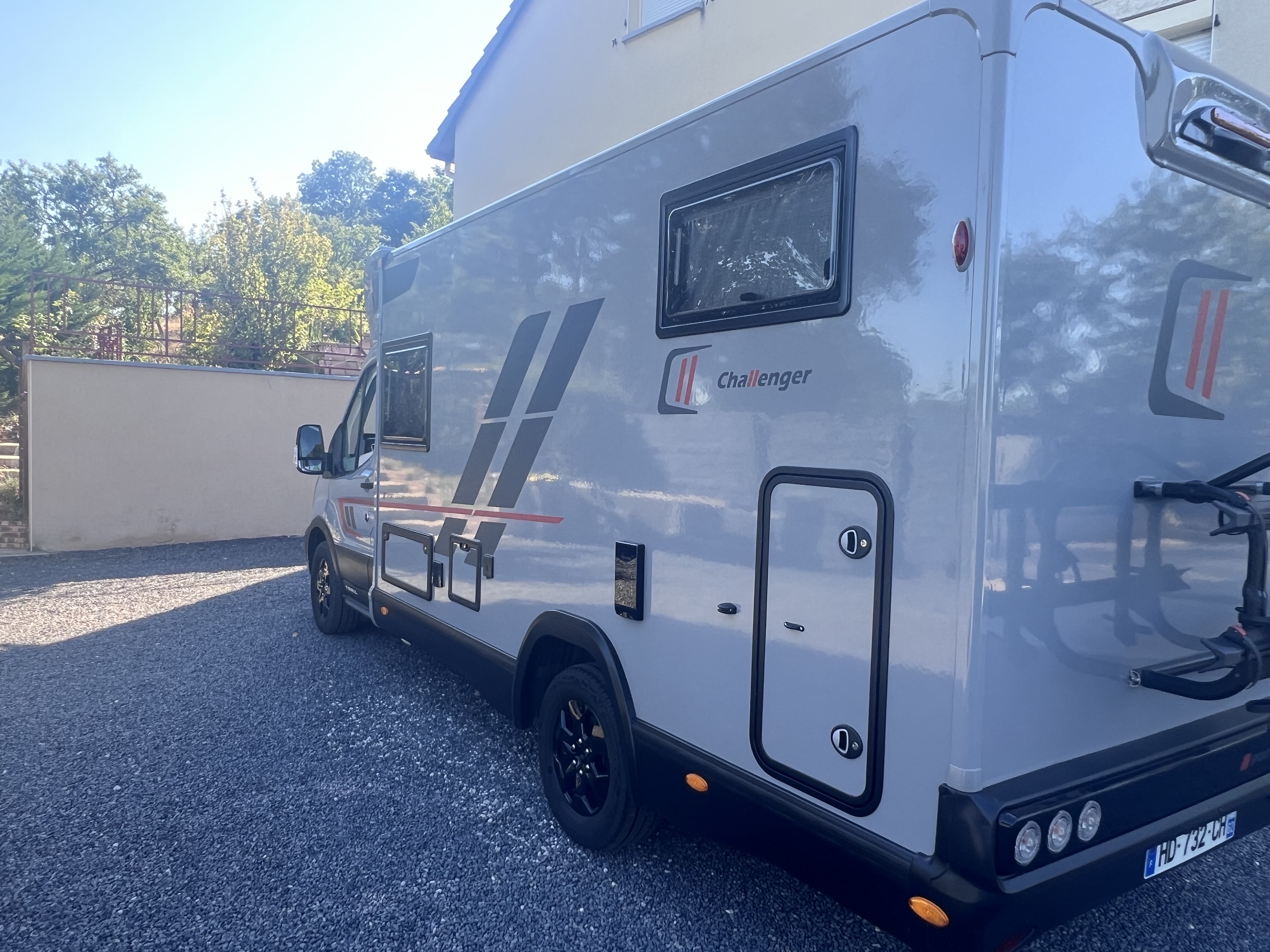 camping-car CHALLENGER SPORT EDITION   extérieur / latéral gauche
