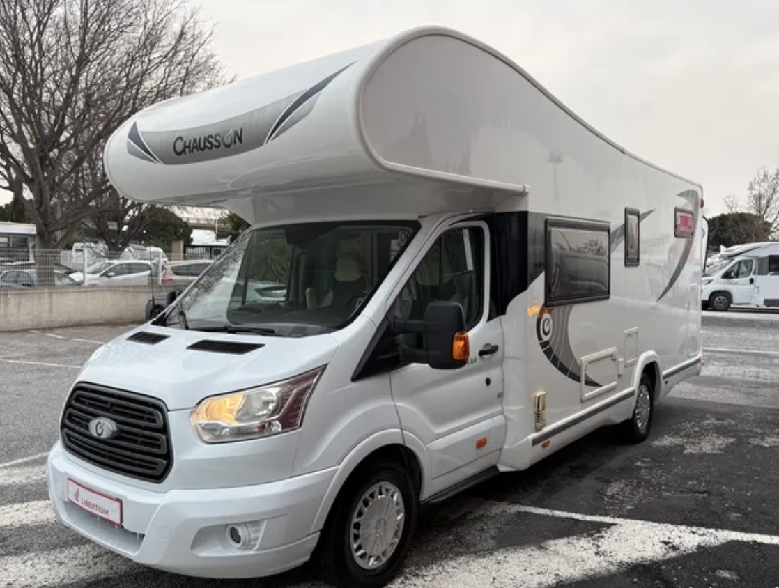 camping-car  CHAUSSON FLASH 714  extérieur / face avant