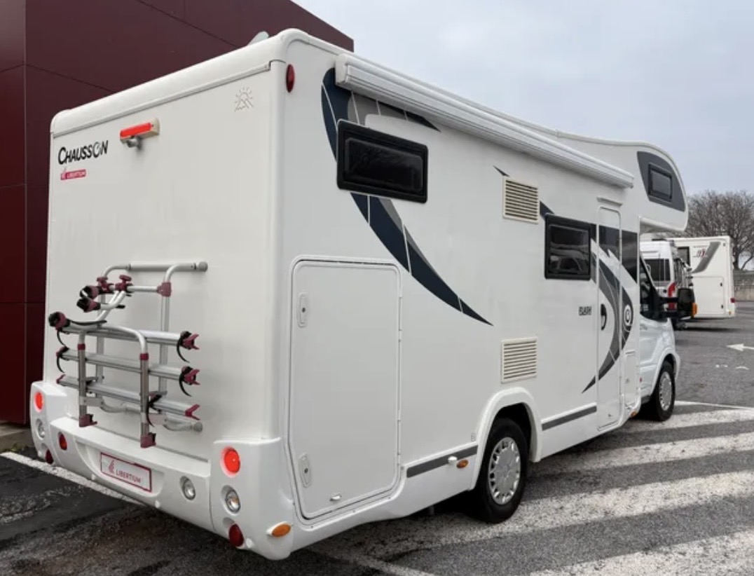 camping-car  CHAUSSON FLASH 714  extérieur / latéral droit