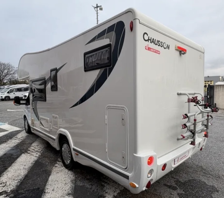 camping-car  CHAUSSON FLASH 714  extérieur / arrière