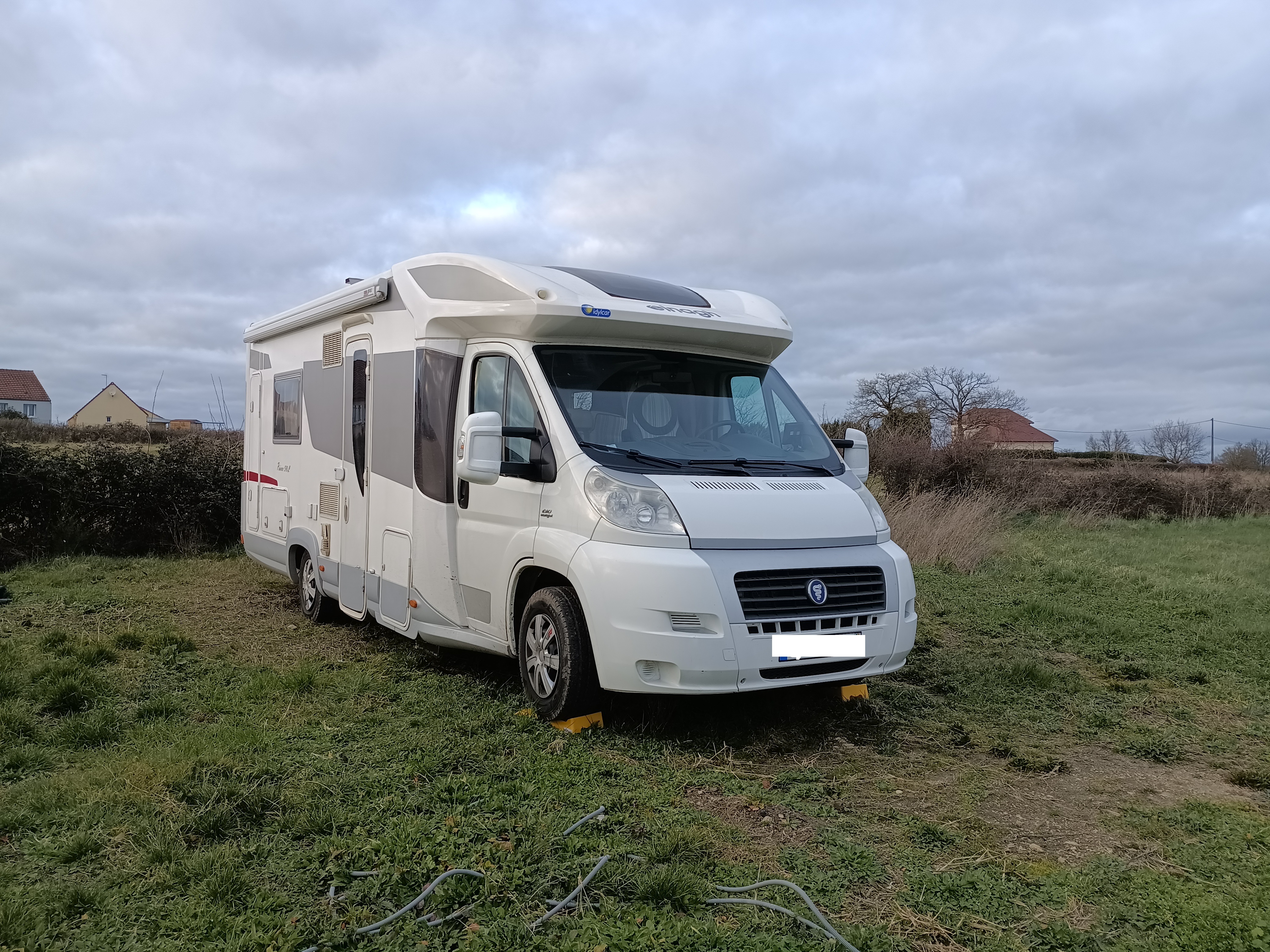 camping-car ELNAGH PRINCE 590 L   extérieur / face avant