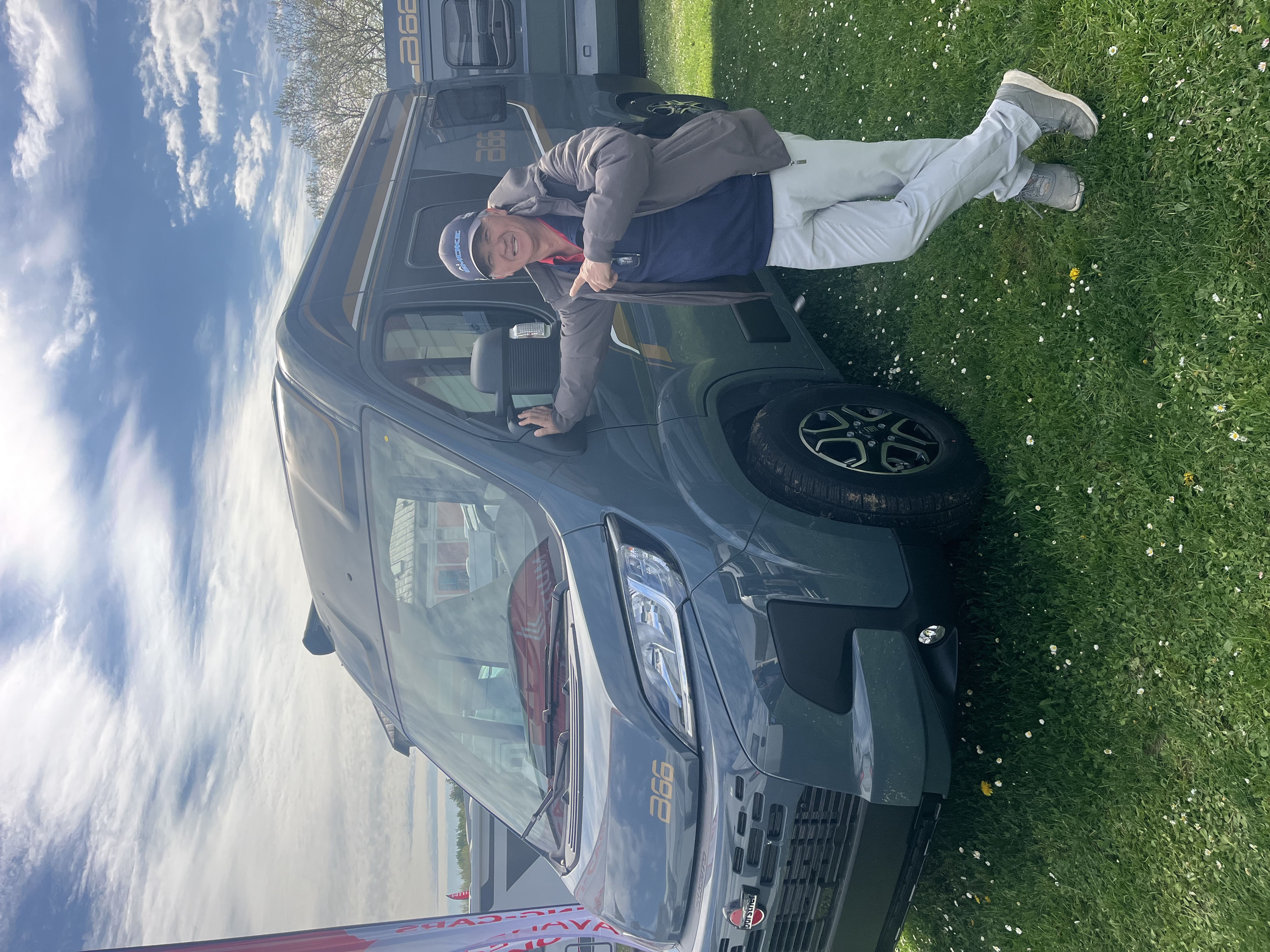 camping-car BURSTNER  B 66  extérieur / face avant