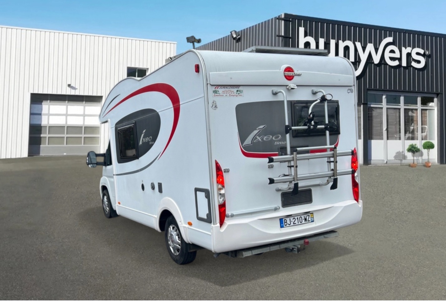 camping-car BURSTNER IXÉO TIME 585  extérieur / latéral gauche