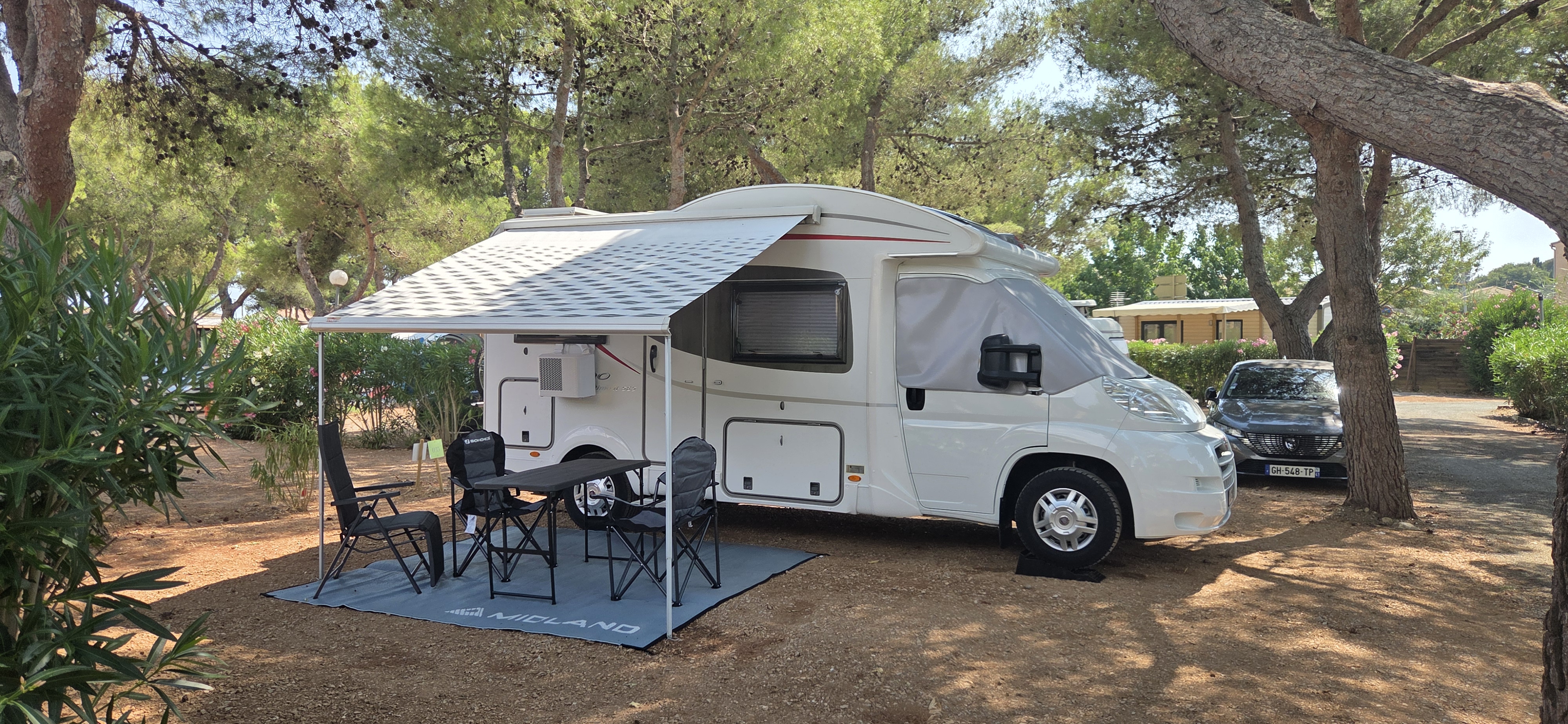 camping-car BURSTNER IXÉO TIME 585  extérieur / latéral droit