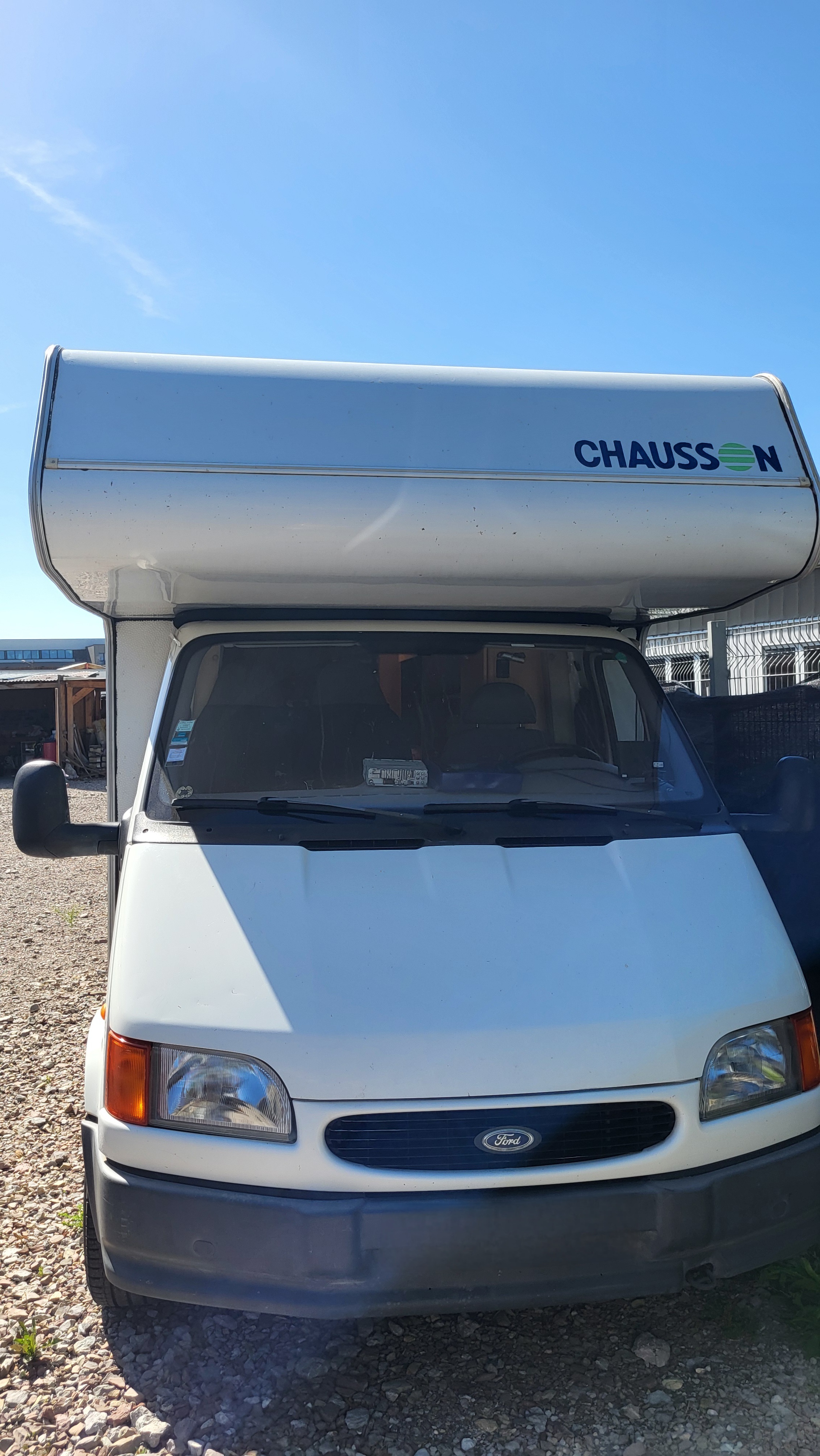 camping-car CHAUSSON  extérieur / face avant