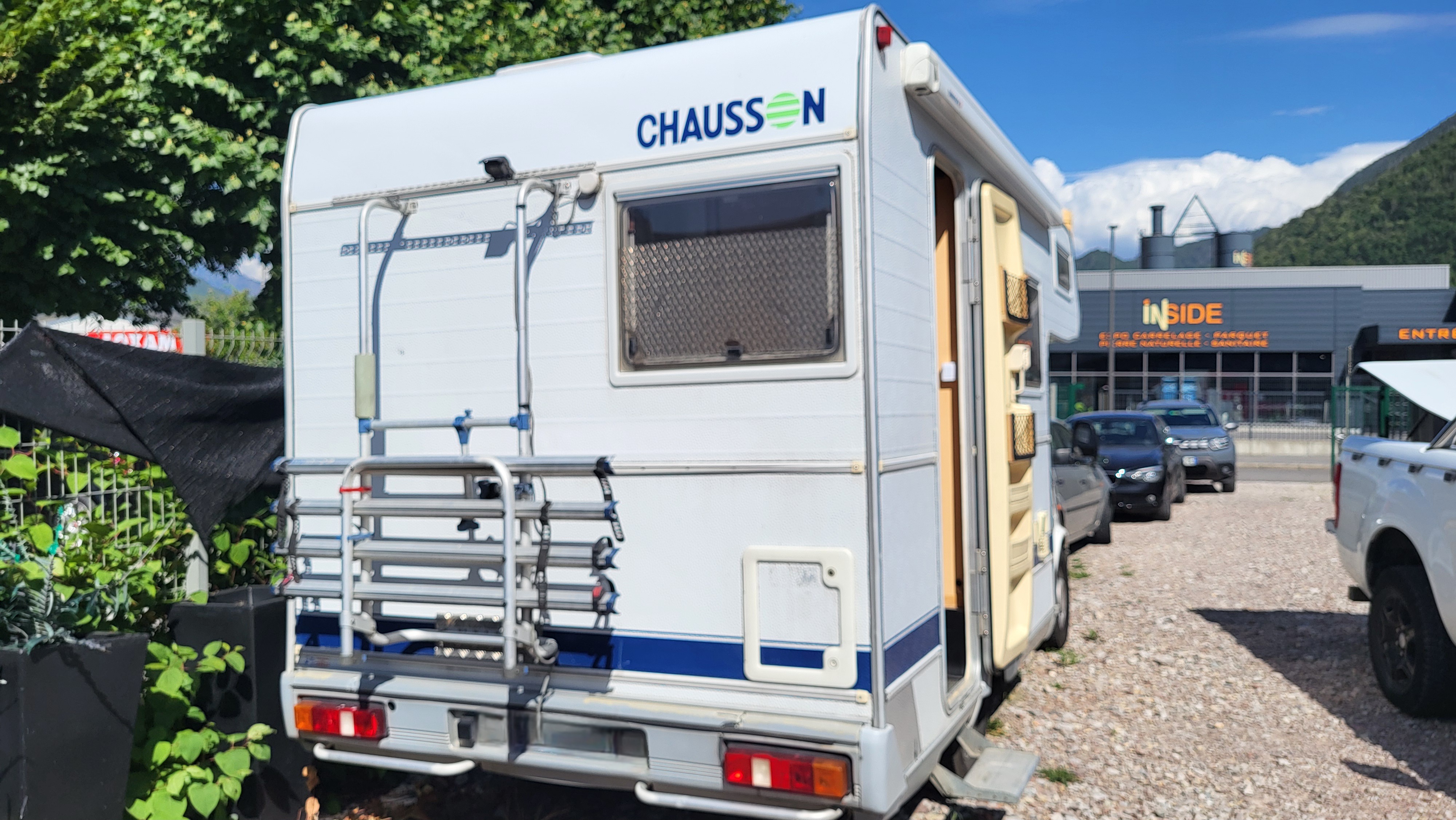 camping-car CHAUSSON  extérieur / arrière